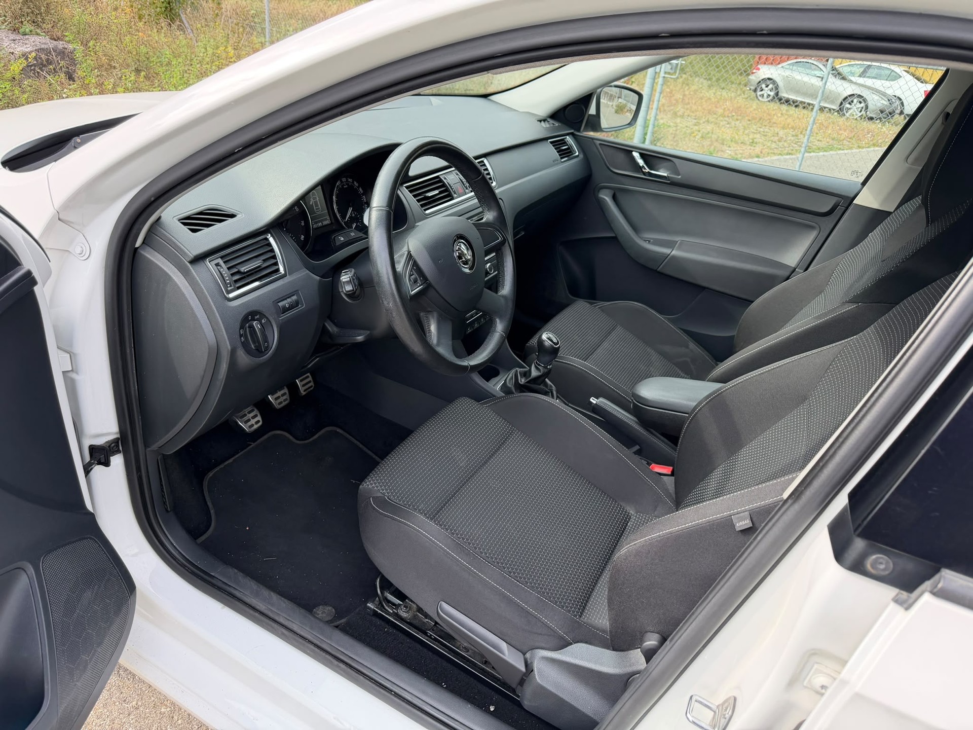 SKODA Rapid 1.2 TSI Ambition-image-7
