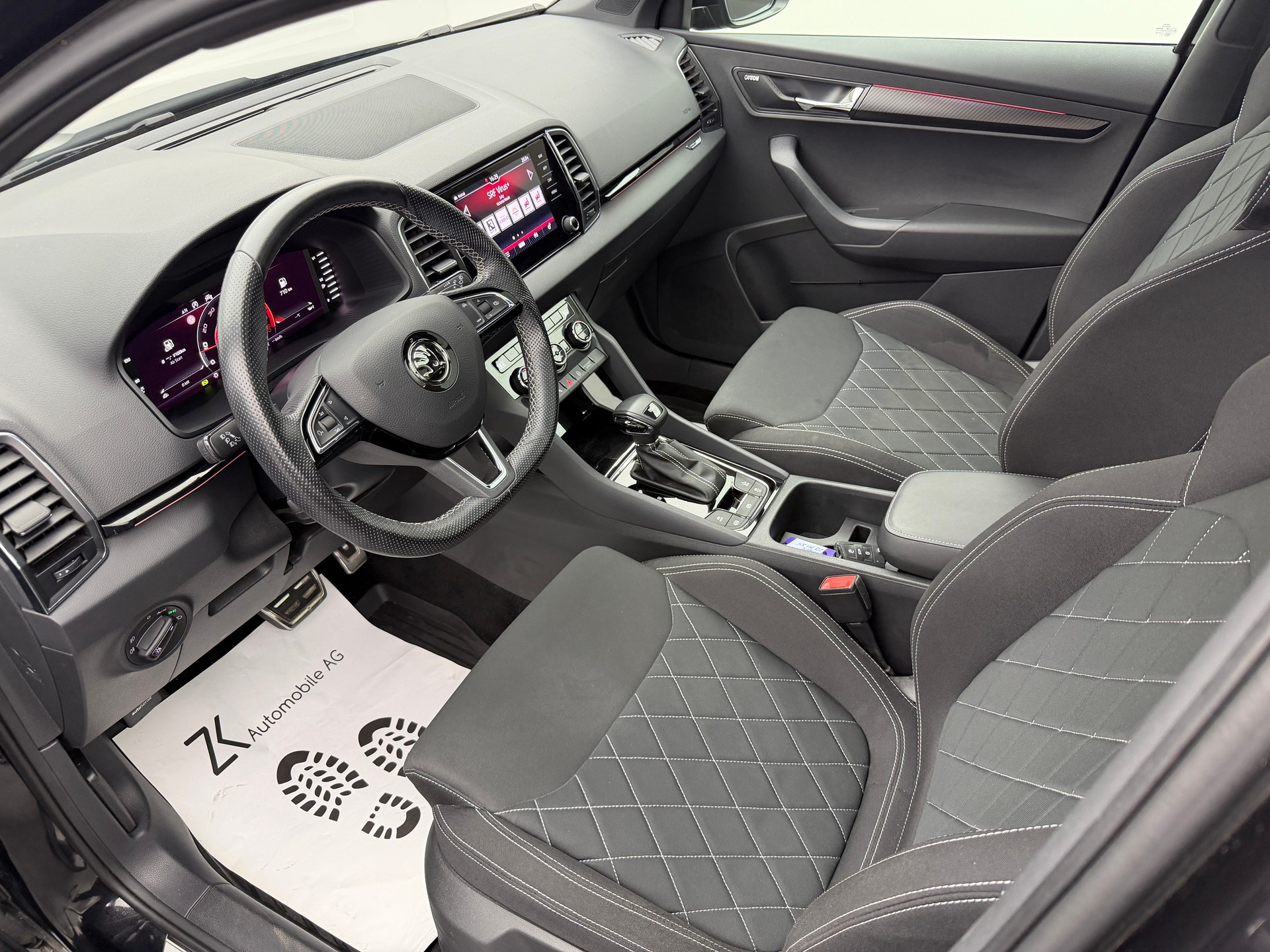 SKODA Karoq 2.0 TSI 190PS Black Magic Perl SportLine 4x4 DSG / RF-Kamera / Panoramadach / Virtuelles Cockpit / AHK-Schwenkbar /-image-6