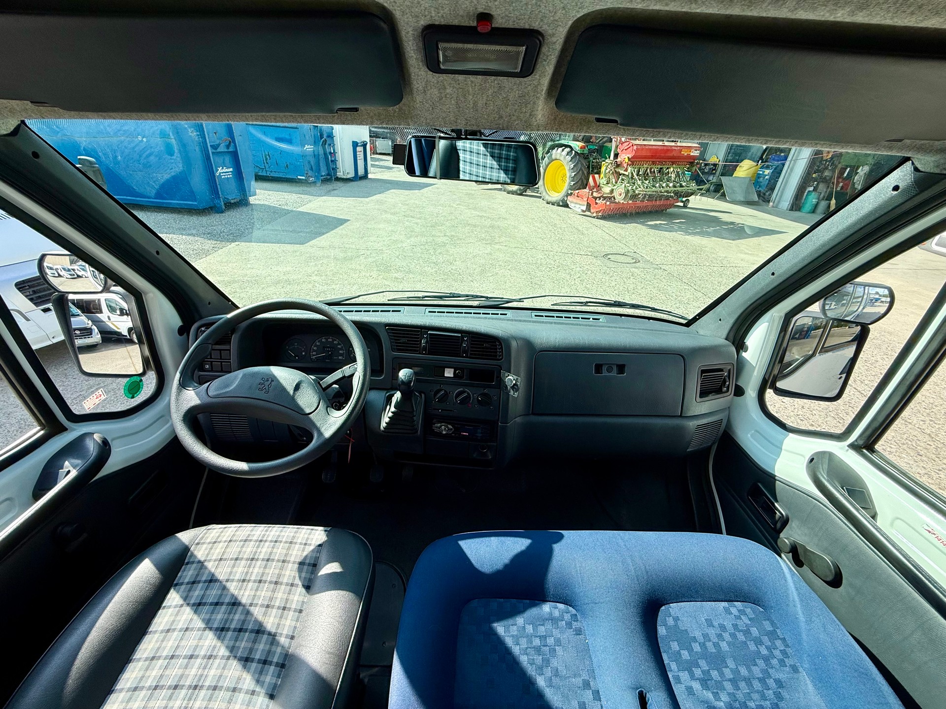 PEUGEOT Camp 560-image-14
