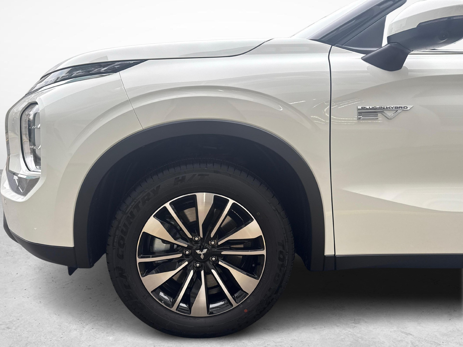 MITSUBISHI Outlander 2.4 PHEV Inform 4x4-image-12