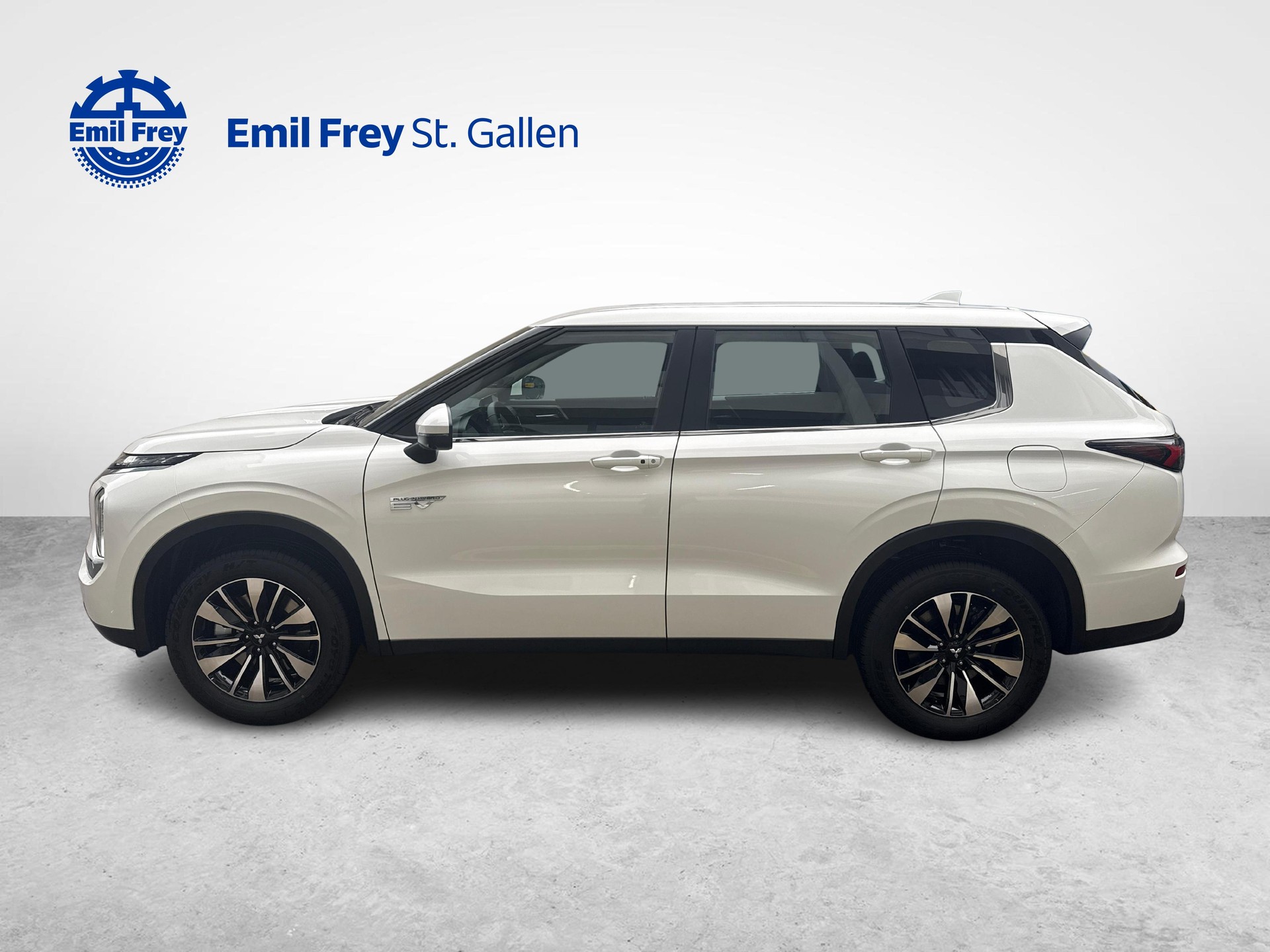 MITSUBISHI Outlander 2.4 PHEV Inform 4x4-image-1