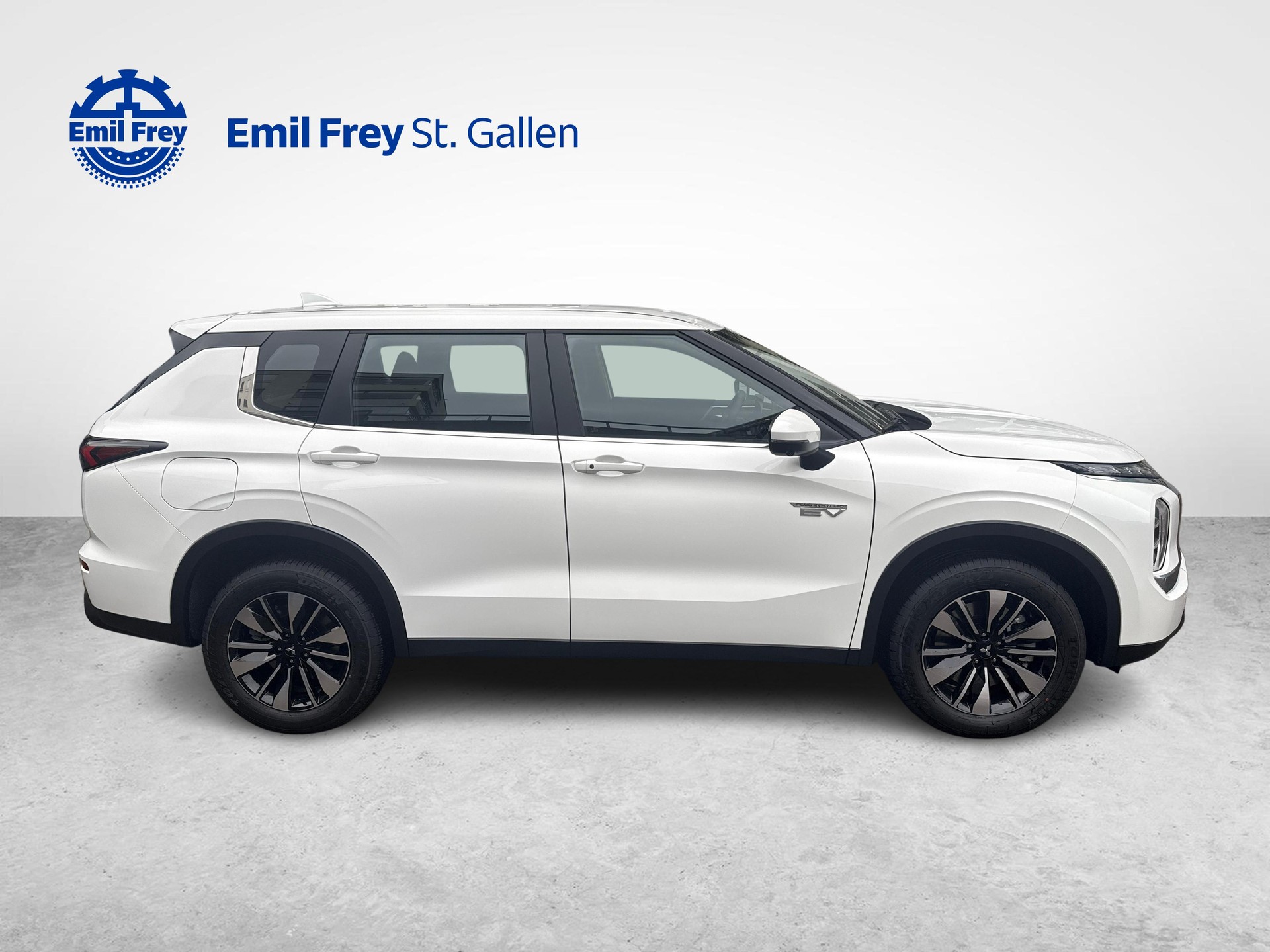 MITSUBISHI Outlander 2.4 PHEV Inform 4x4-image-5