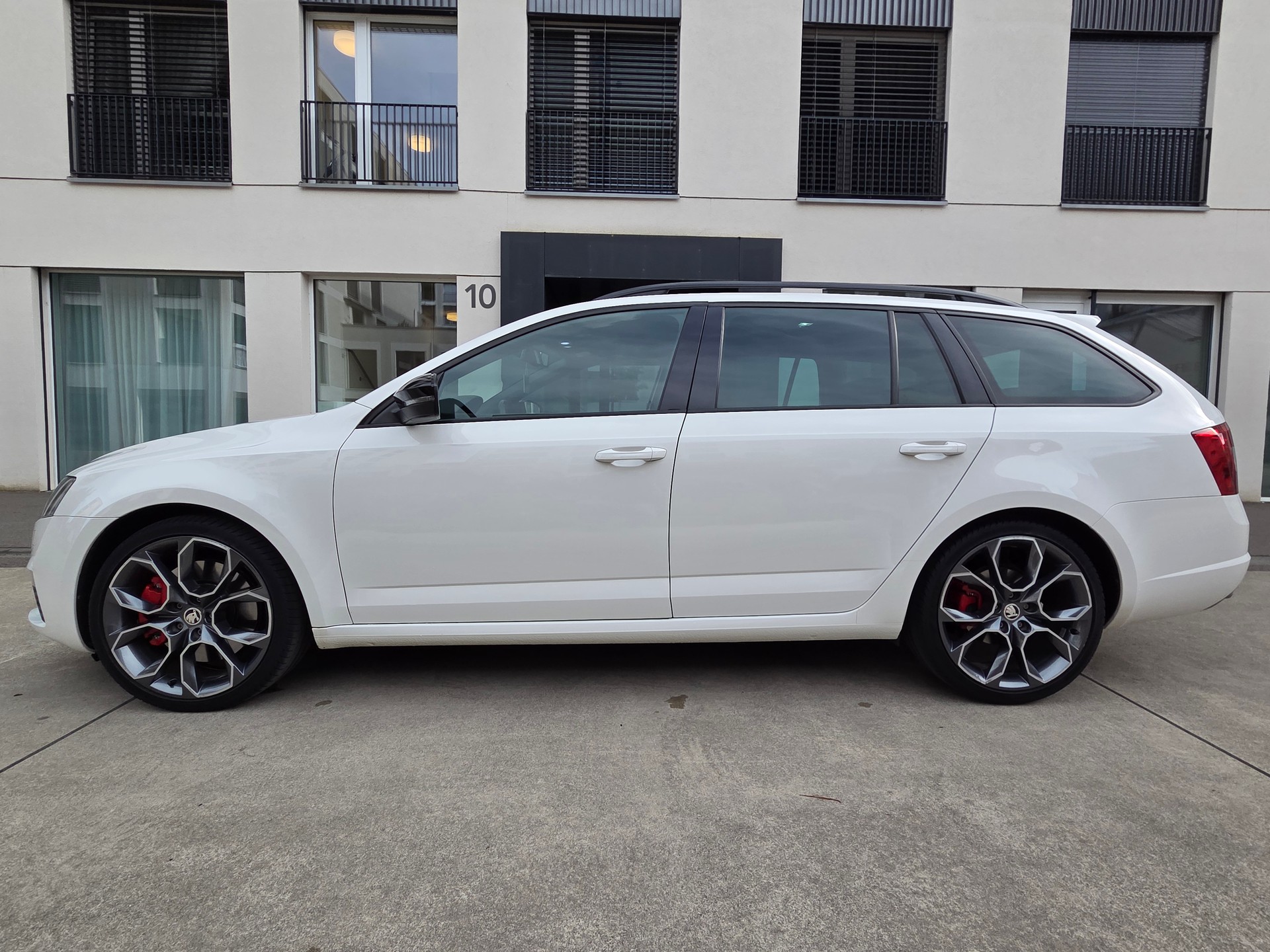SKODA Octavia Combi 2.0 TDI RS-image-5