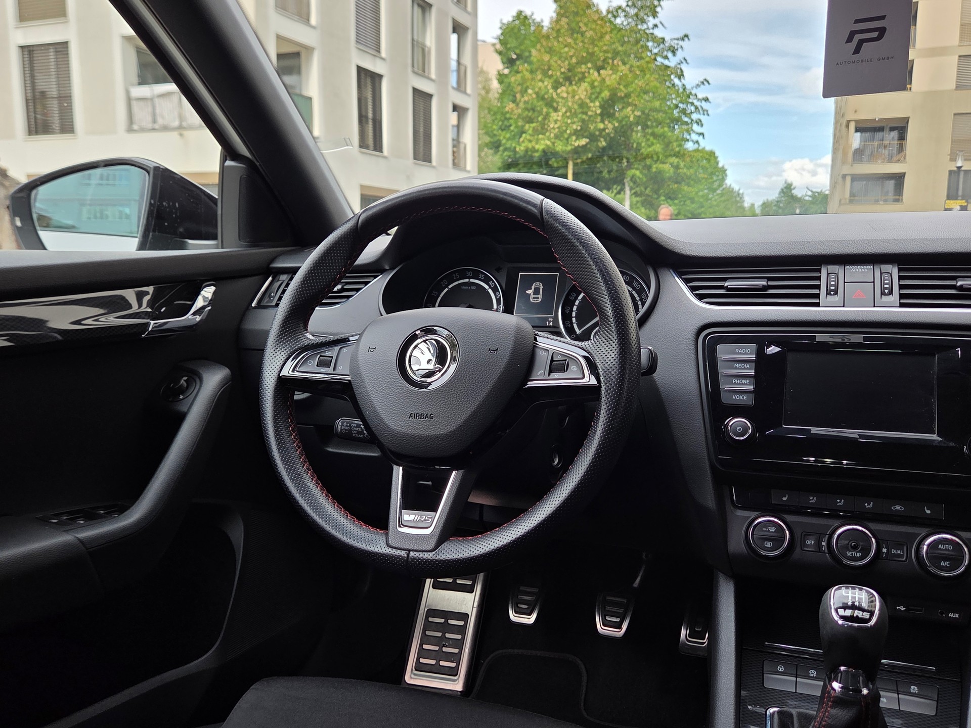 SKODA Octavia Combi 2.0 TDI RS-image-9