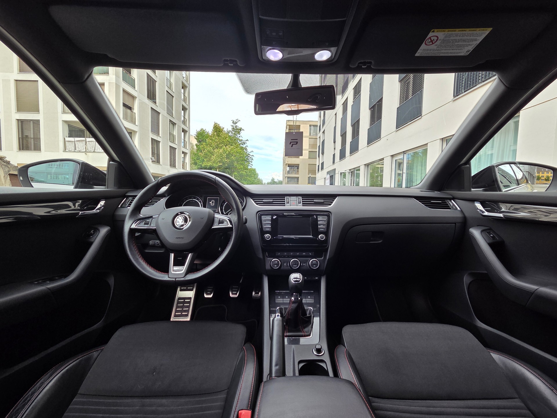 SKODA Octavia Combi 2.0 TDI RS-image-8