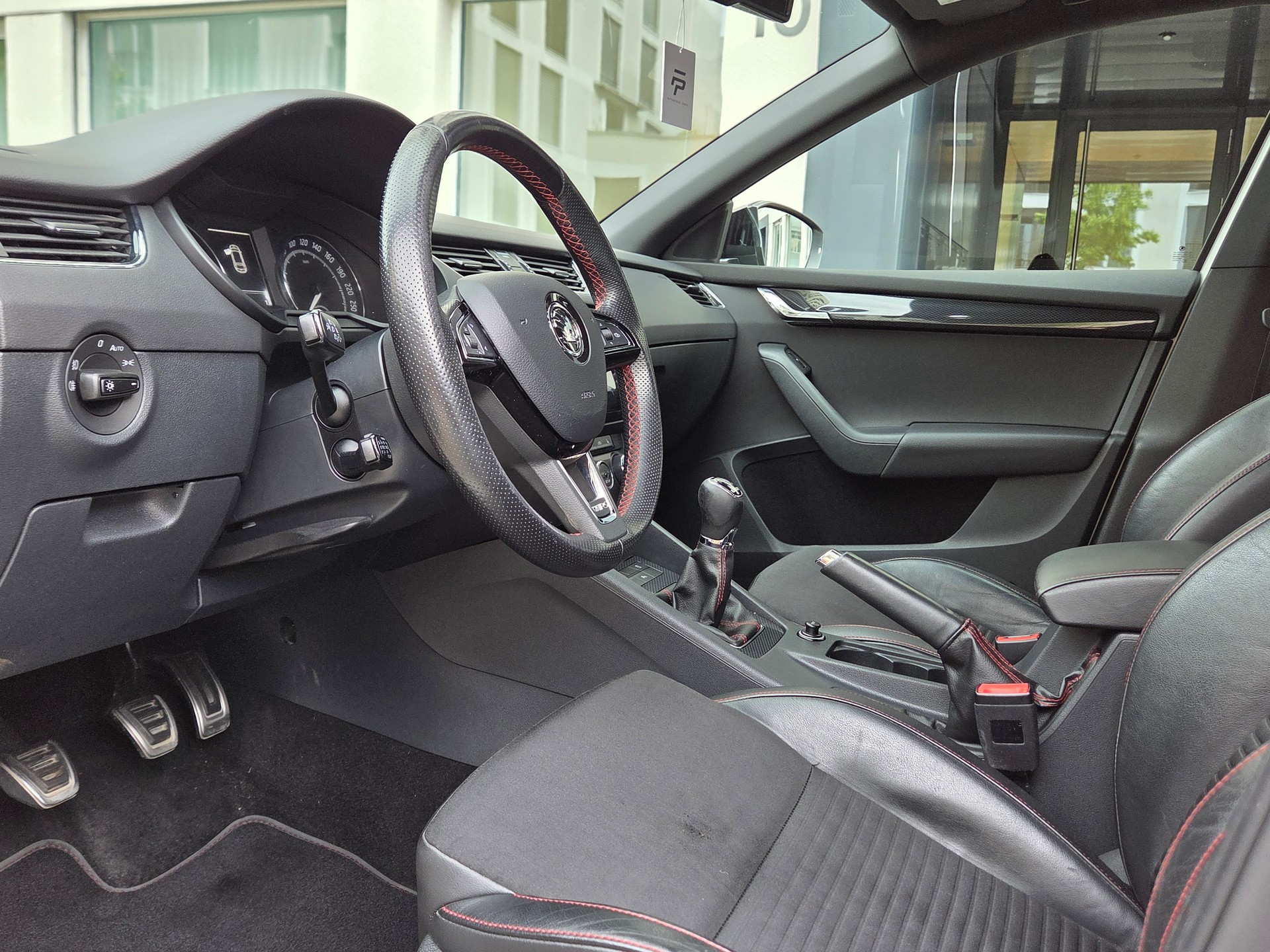 SKODA Octavia Combi 2.0 TDI RS-image-7