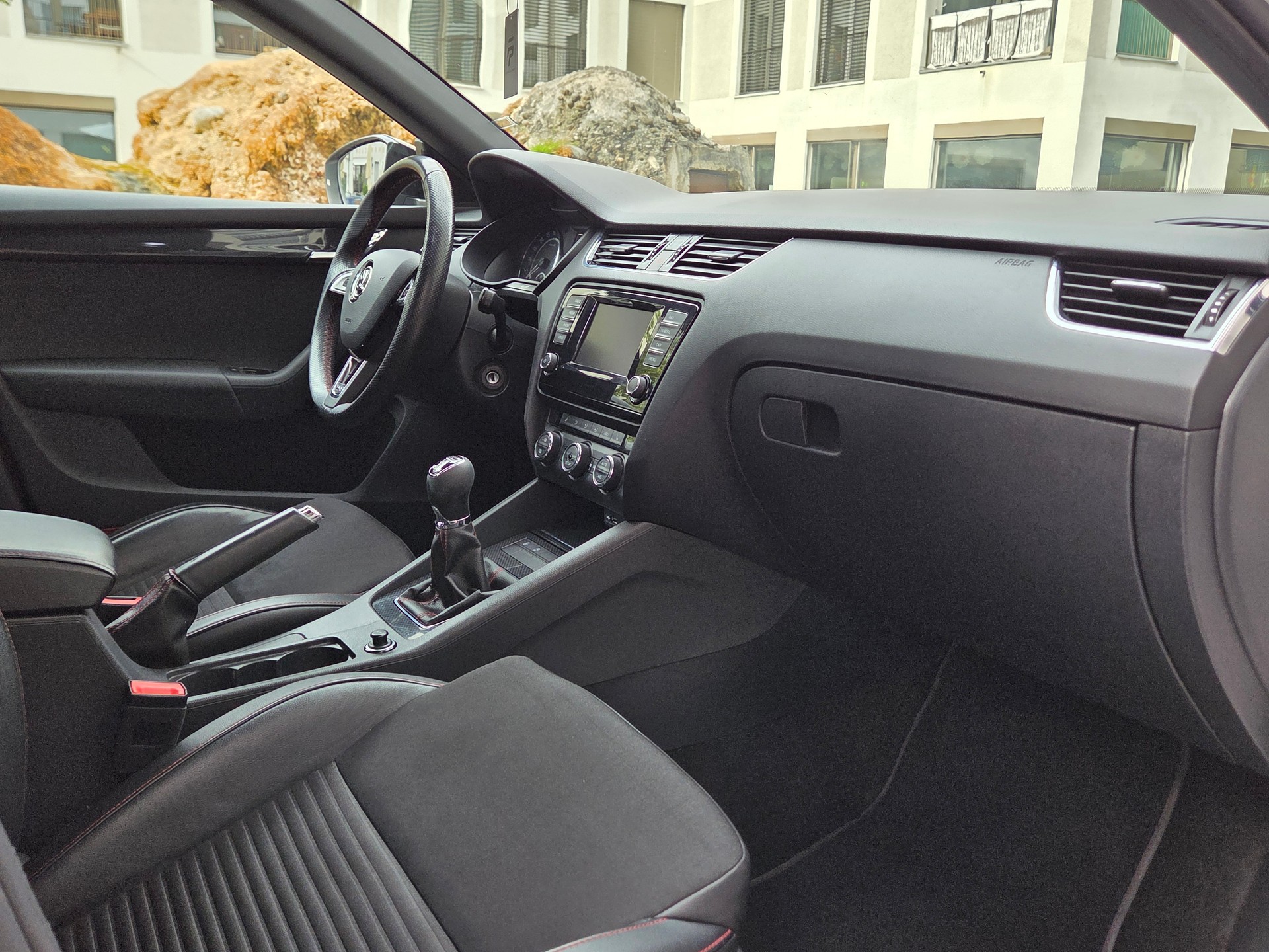 SKODA Octavia Combi 2.0 TDI RS-image-11