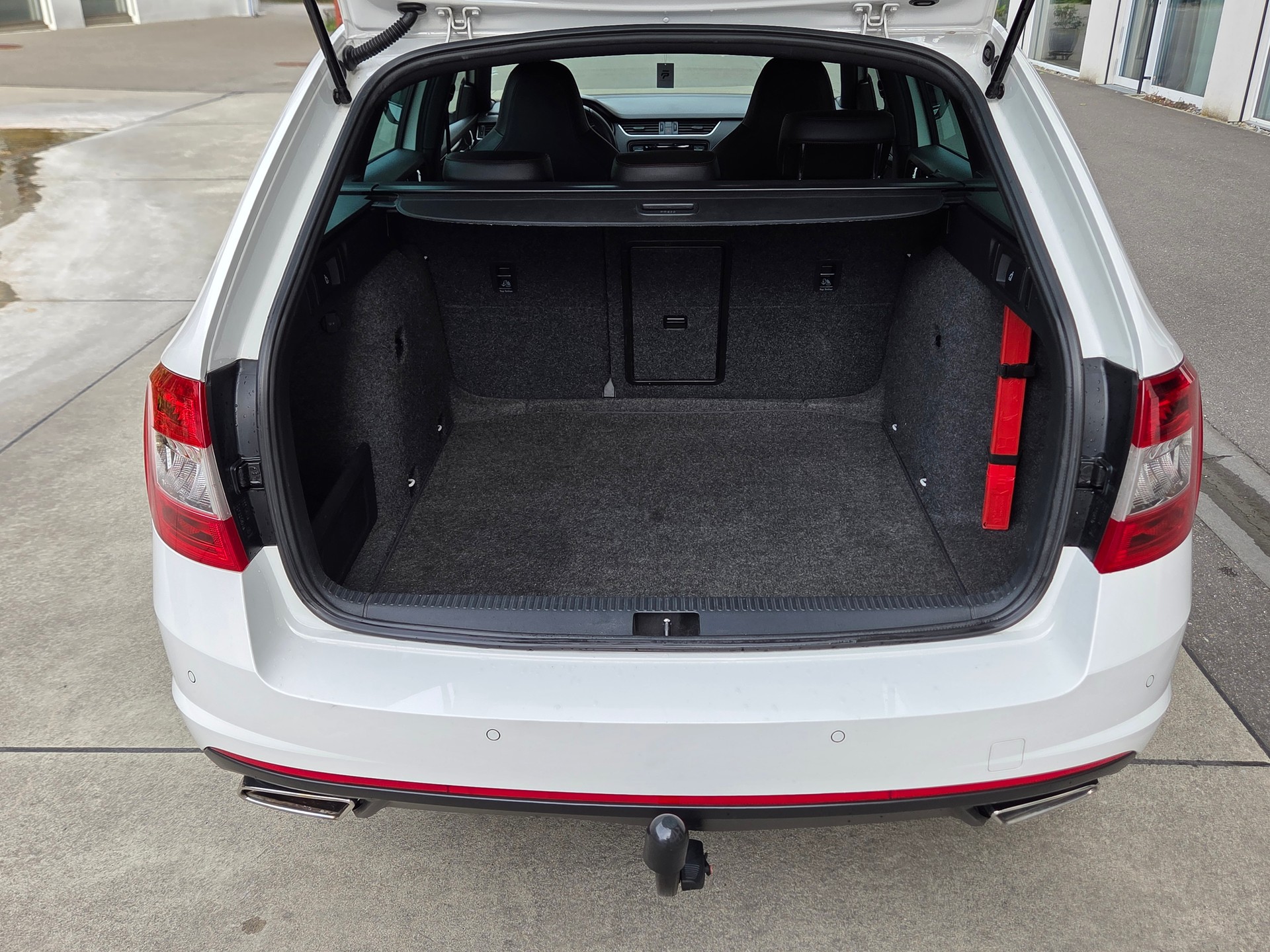 SKODA Octavia Combi 2.0 TDI RS-image-14