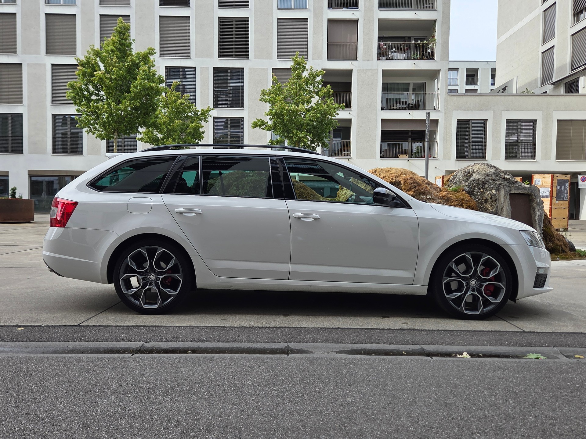 SKODA Octavia Combi 2.0 TDI RS-image-2