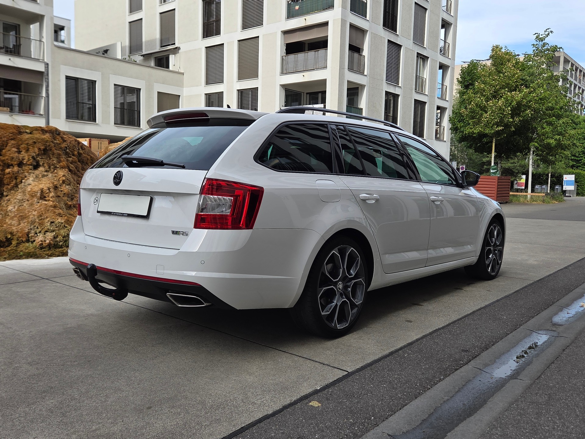 SKODA Octavia Combi 2.0 TDI RS-image-3