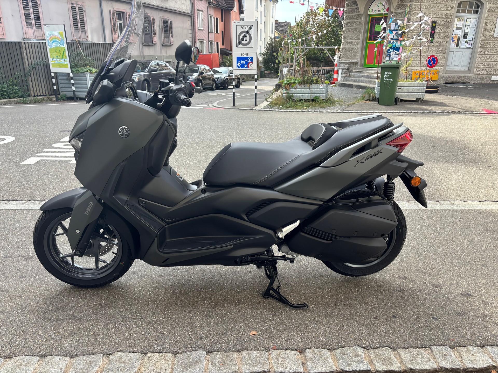 YAMAHA X-Max 300-showroom-element-3