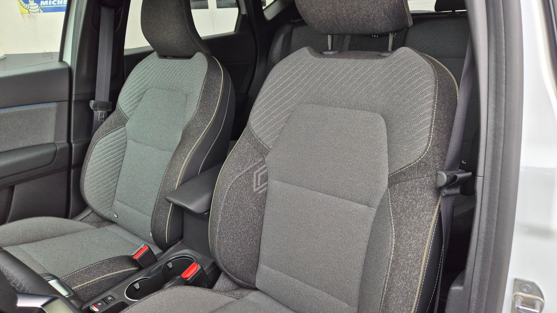RENAULT Captur 1.6 E-Tech 145 Techno DHT-image-4