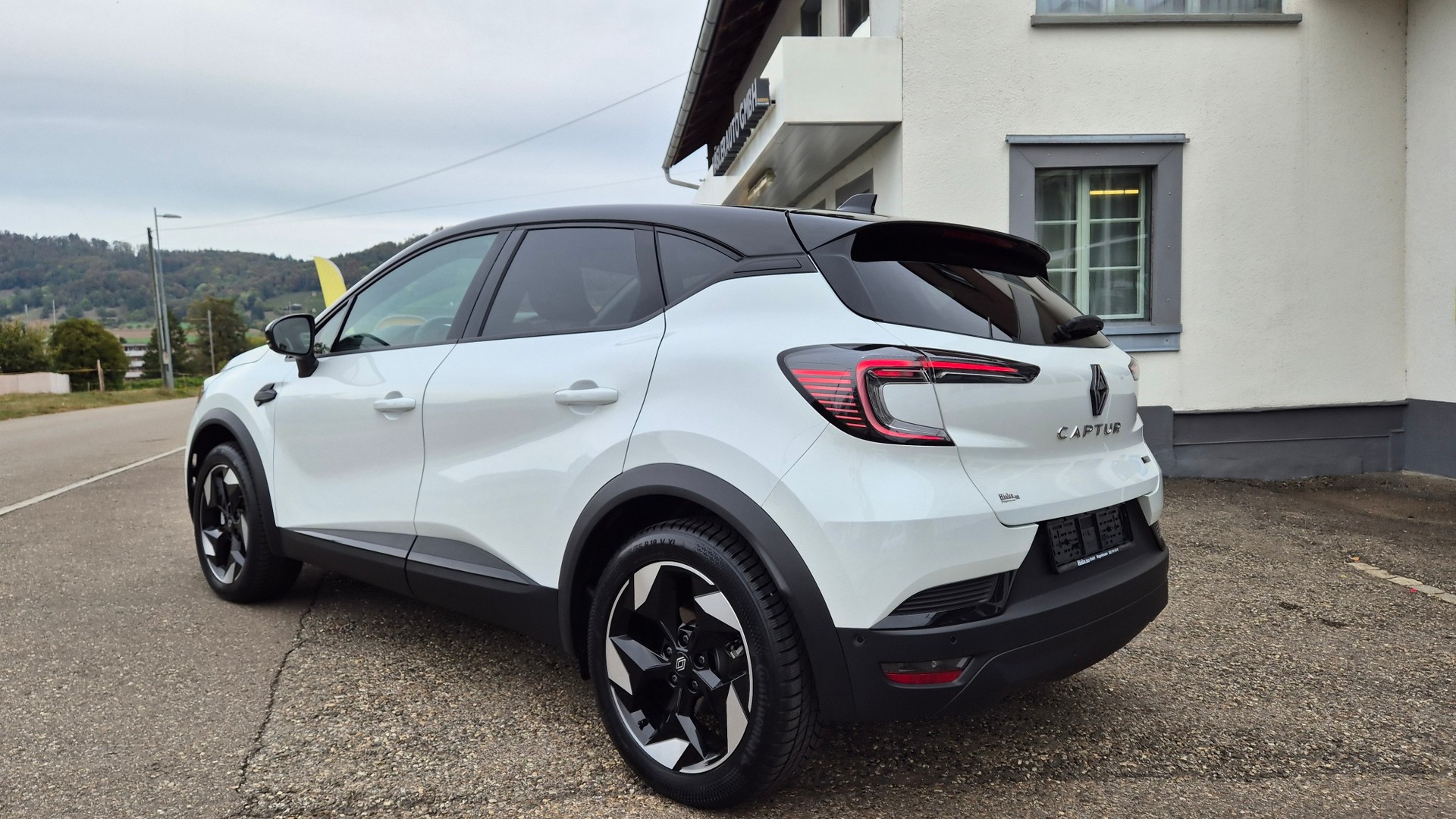 RENAULT Captur 1.6 E-Tech 145 Techno DHT-image-2