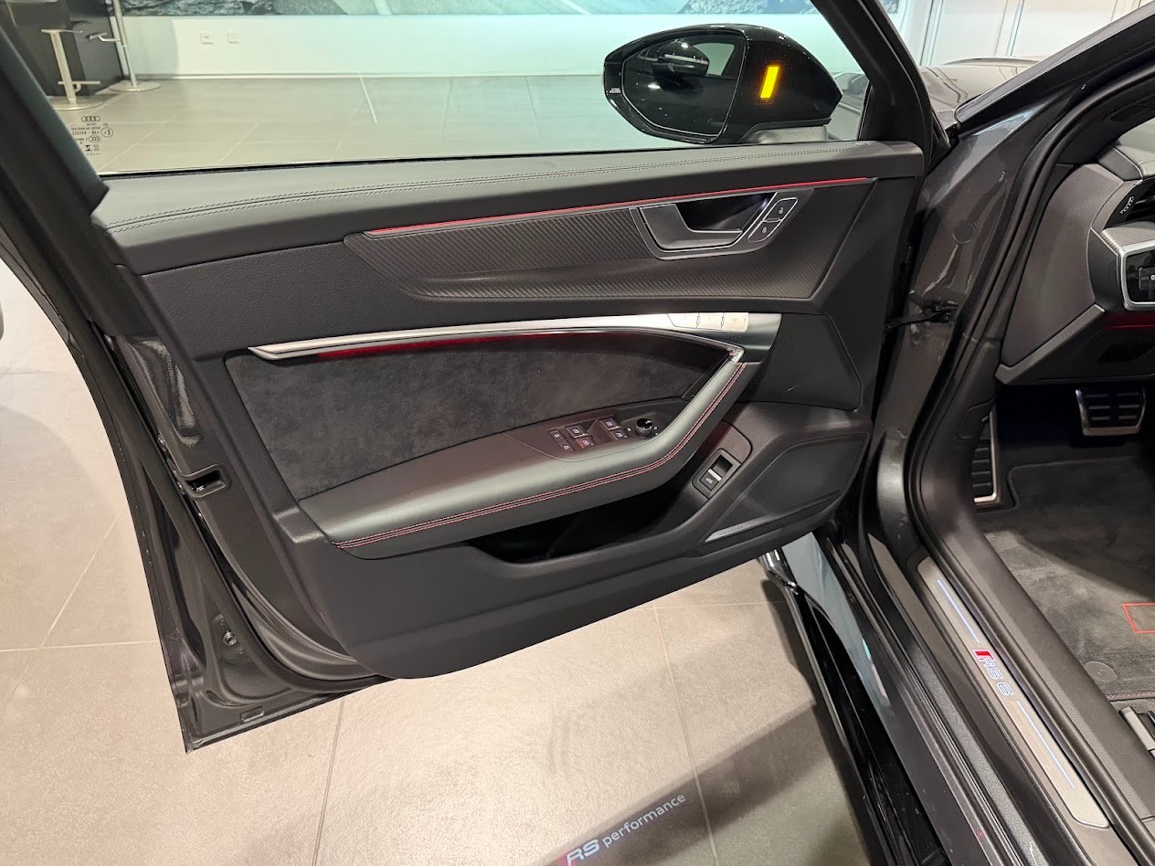 AUDI RS6 Avant 4.0 TFSI V8 Performance quattro-image-2