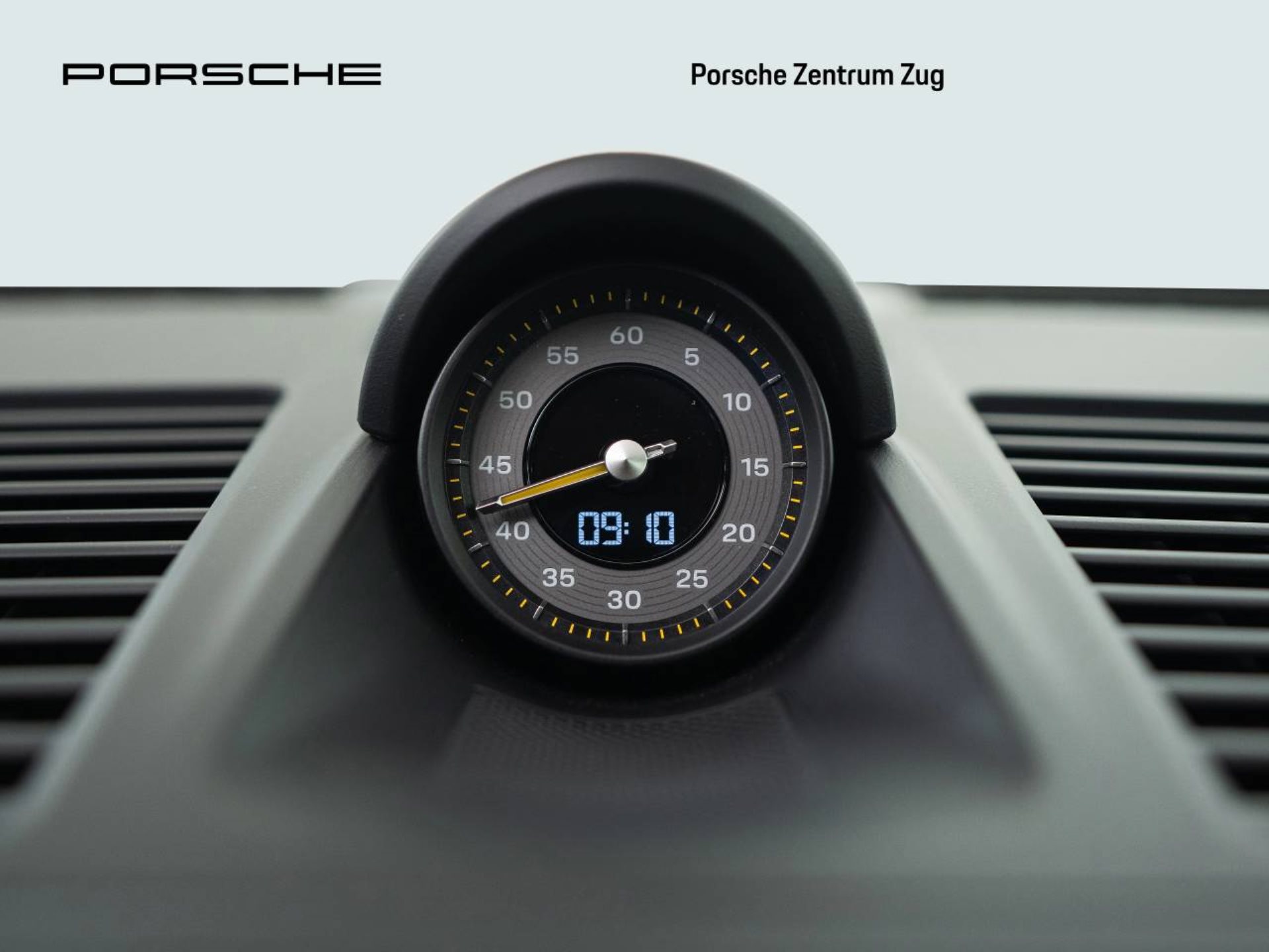PORSCHE 911 GT3 mit Touring-Paket-image-29