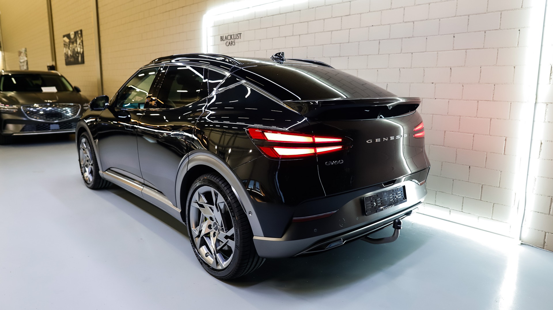 GENESIS GV60 77.4 kWh Sport Plus AWD * Anhängerkupplung * Vik Black *-image-4