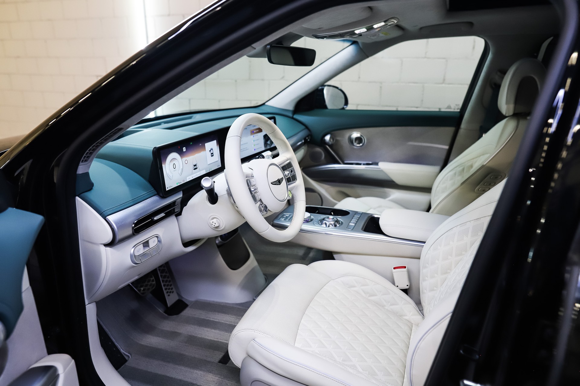 GENESIS GV60 77.4 kWh Sport Plus AWD * Anhängerkupplung * Vik Black *-image-8