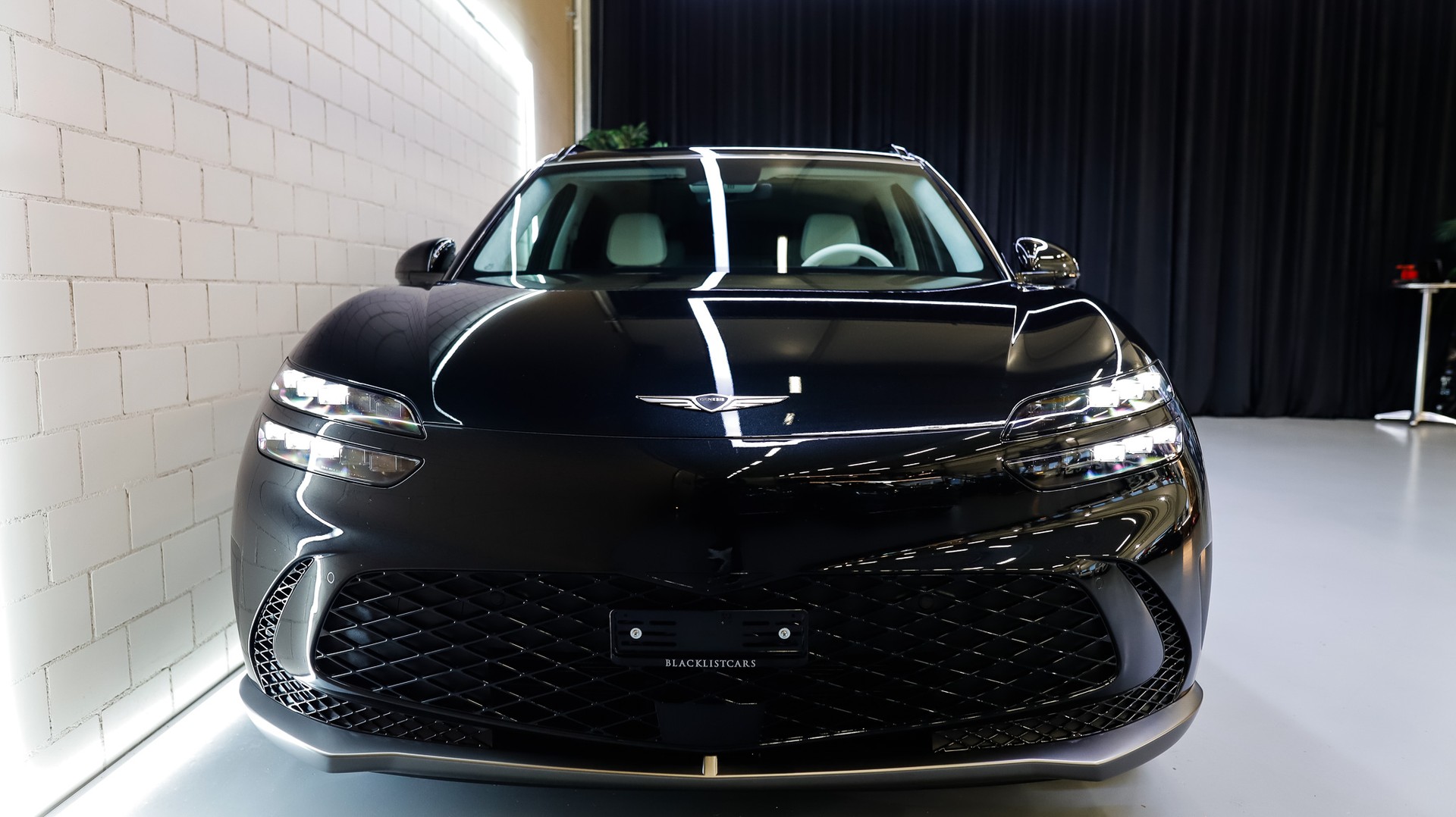 GENESIS GV60 77.4 kWh Sport Plus AWD * Anhängerkupplung * Vik Black *-showroom-element-2