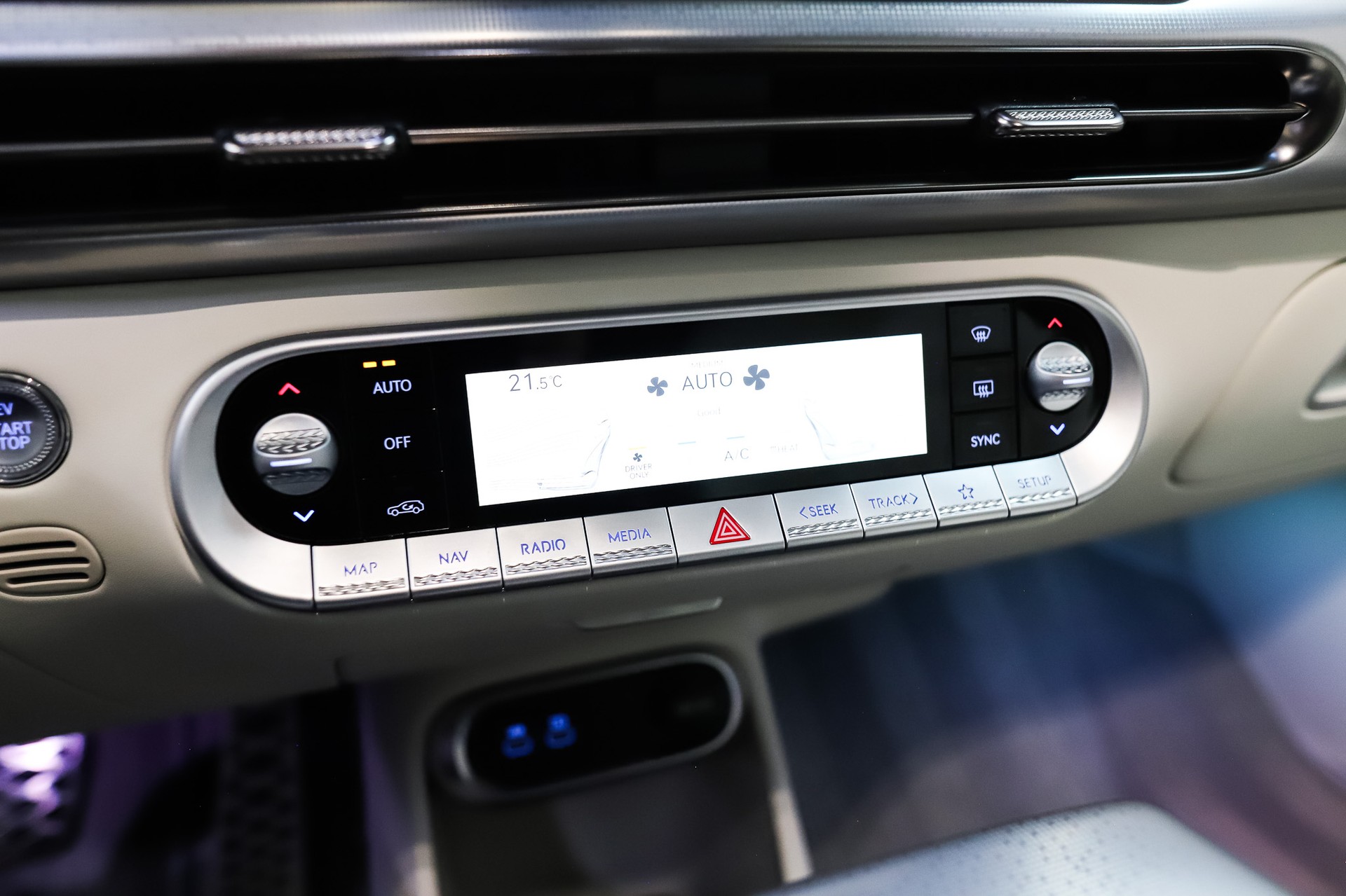 GENESIS GV60 77.4 kWh Sport Plus AWD * Anhängerkupplung * Vik Black *-image-14