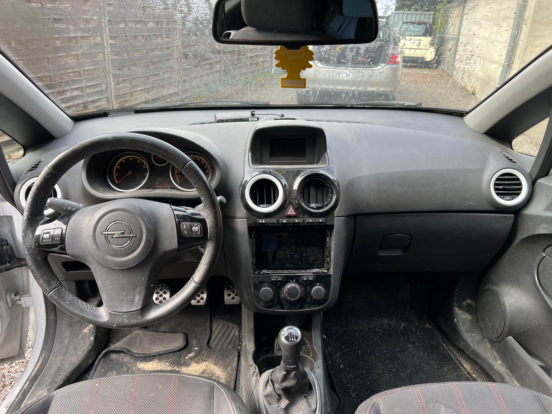 OPEL Corsa 1.6 Turbo GSi-image-6
