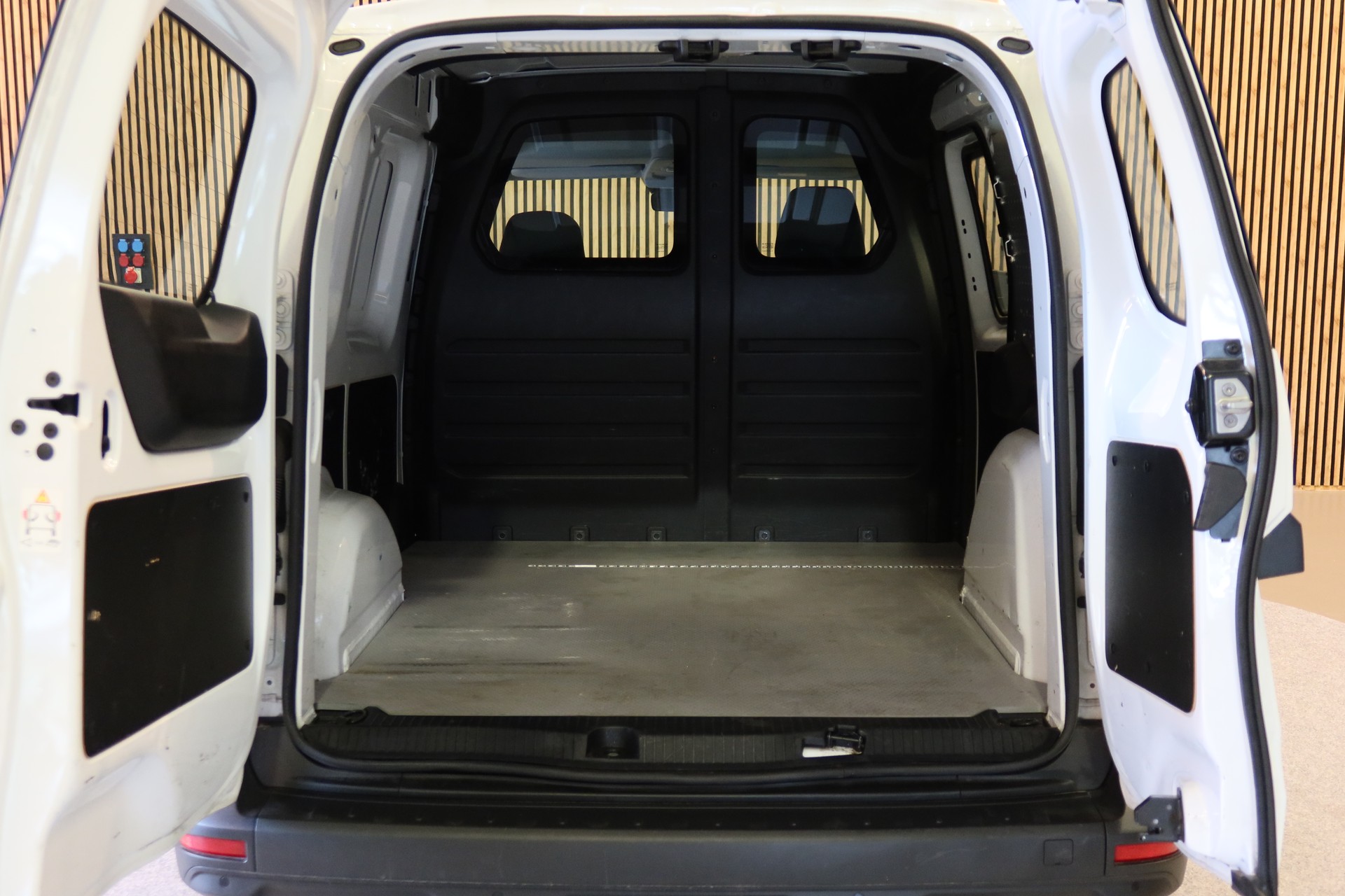 RENAULT Kangoo Van 1.5 dCi 95 Extra-image-7
