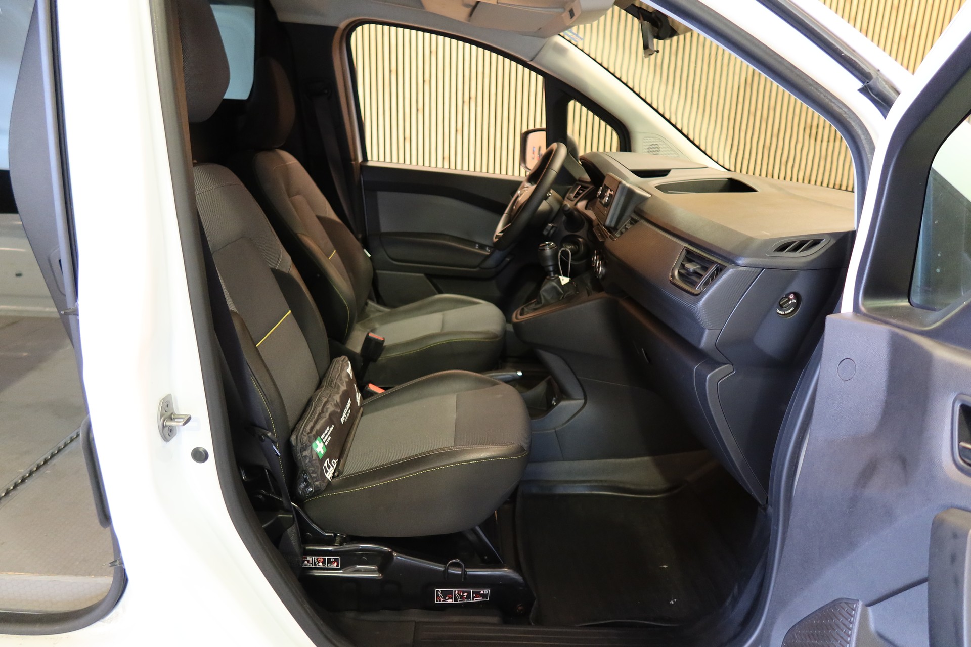 RENAULT Kangoo Van 1.5 dCi 95 Extra-image-4