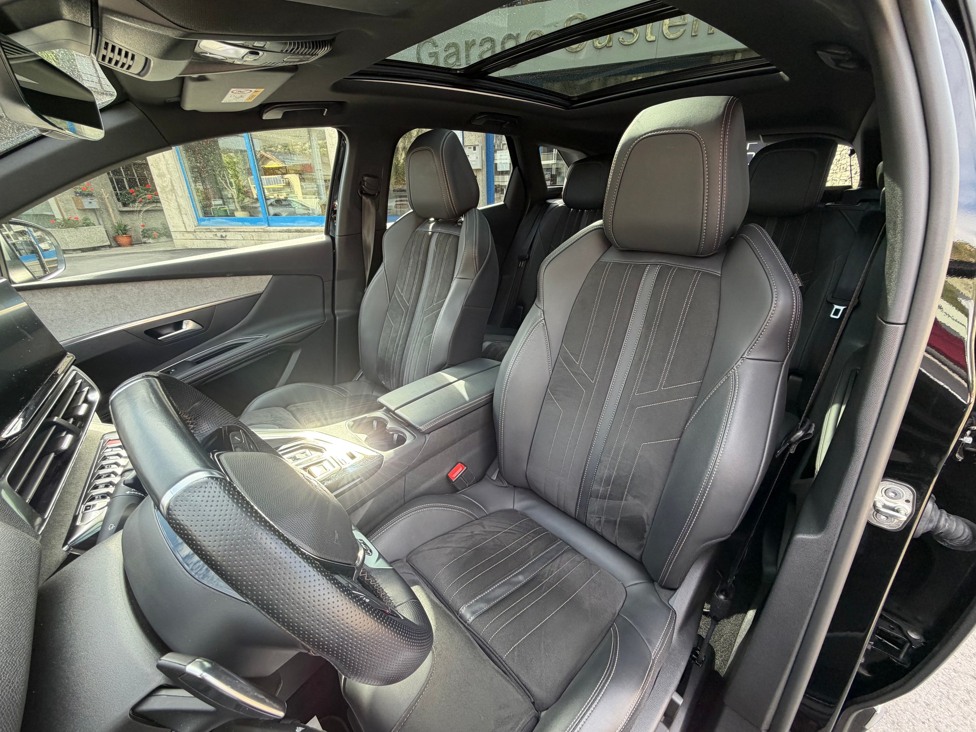 PEUGEOT 3008 300e Hybrid4 GT Pack EAT8-image-9