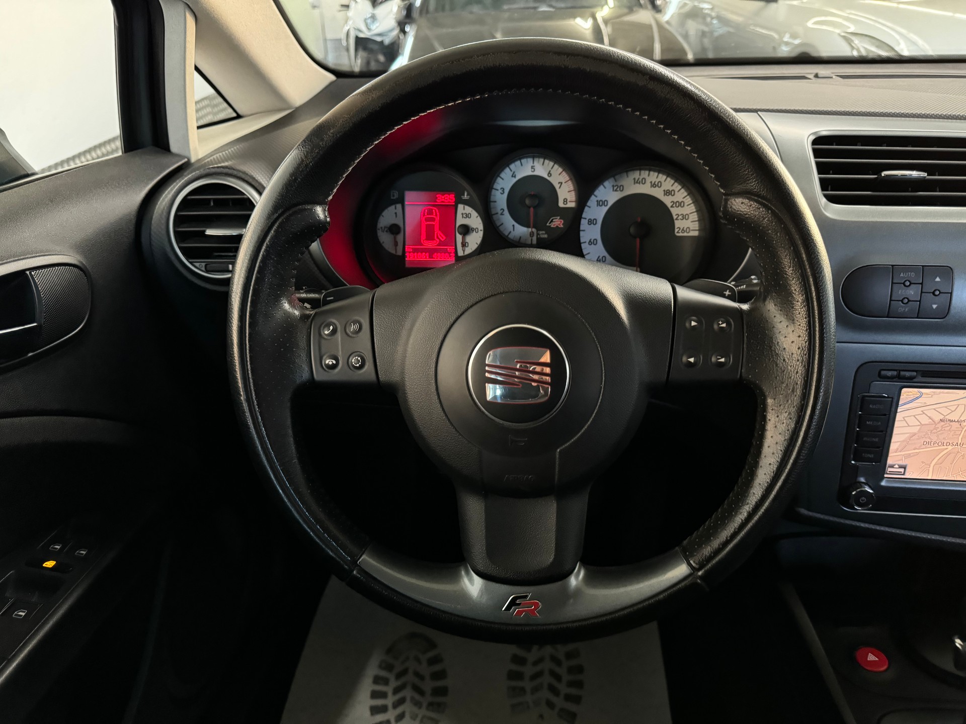 SEAT Leon 2.0 TSI FR-image-13