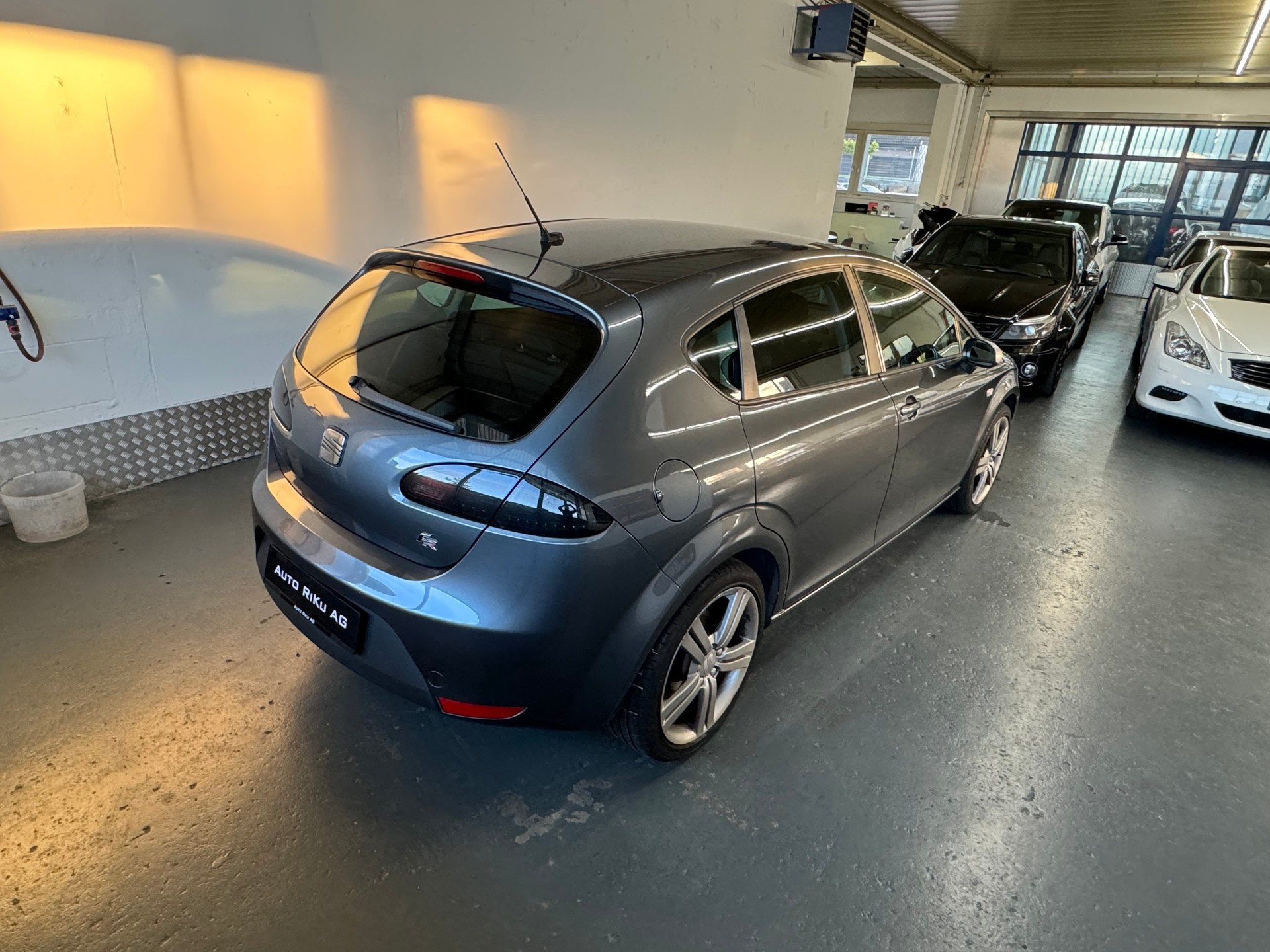 SEAT Leon 2.0 TSI FR-image-6