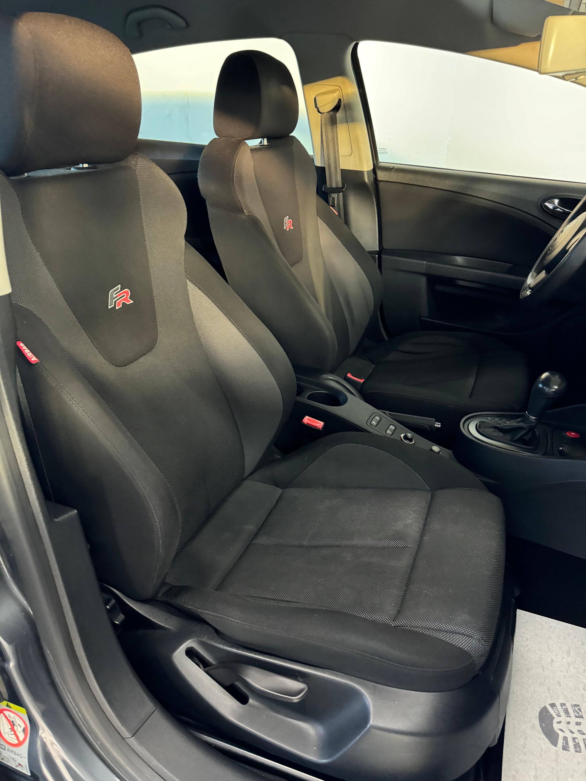SEAT Leon 2.0 TSI FR-image-15