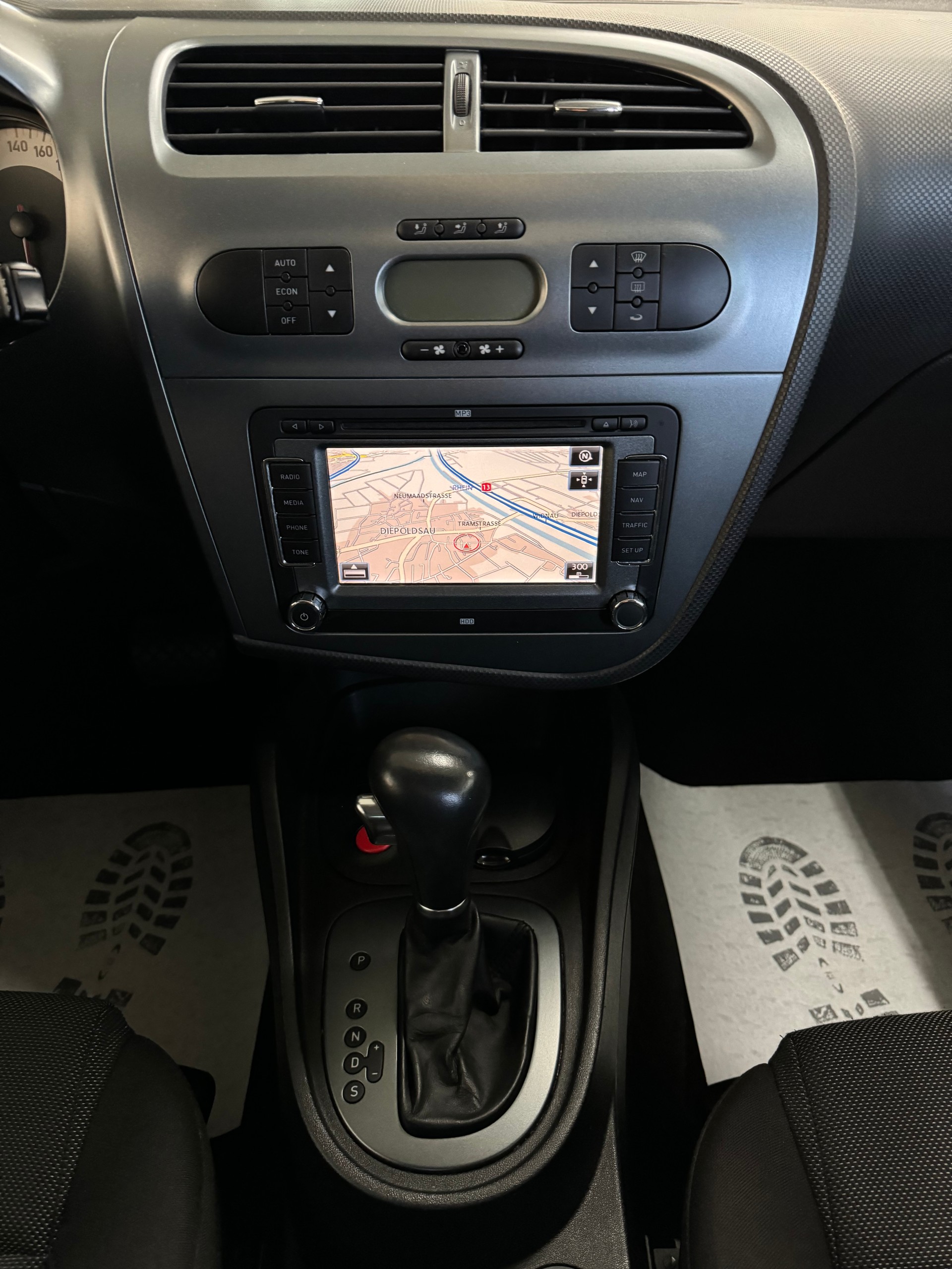 SEAT Leon 2.0 TSI FR-image-12