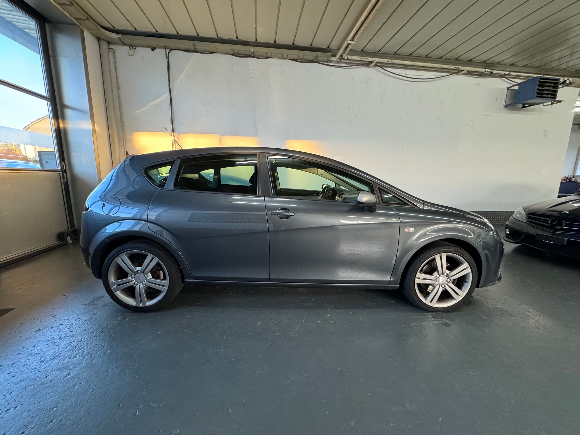 SEAT Leon 2.0 TSI FR-image-5