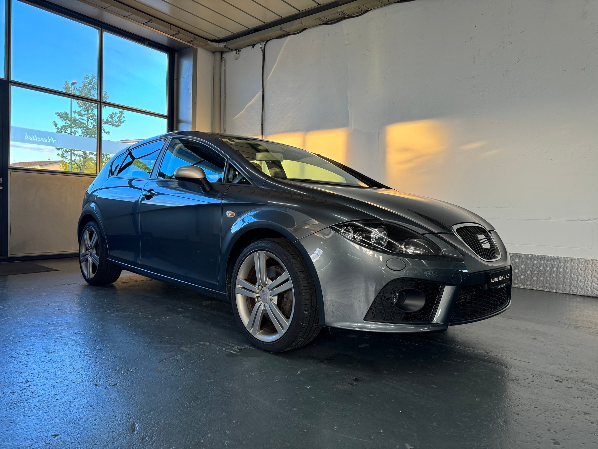 SEAT Leon 2.0 TSI FR-image-1