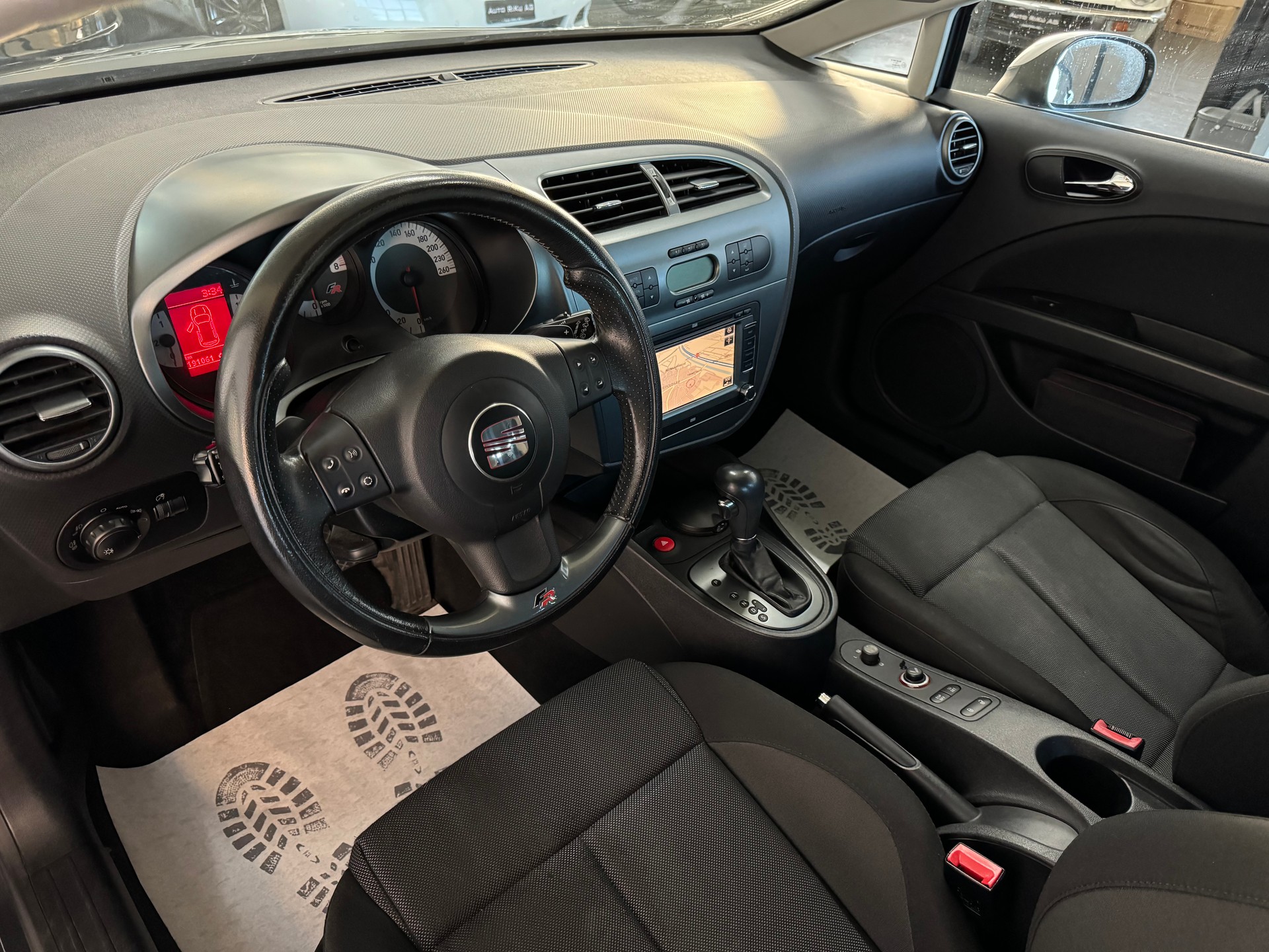 SEAT Leon 2.0 TSI FR-image-9