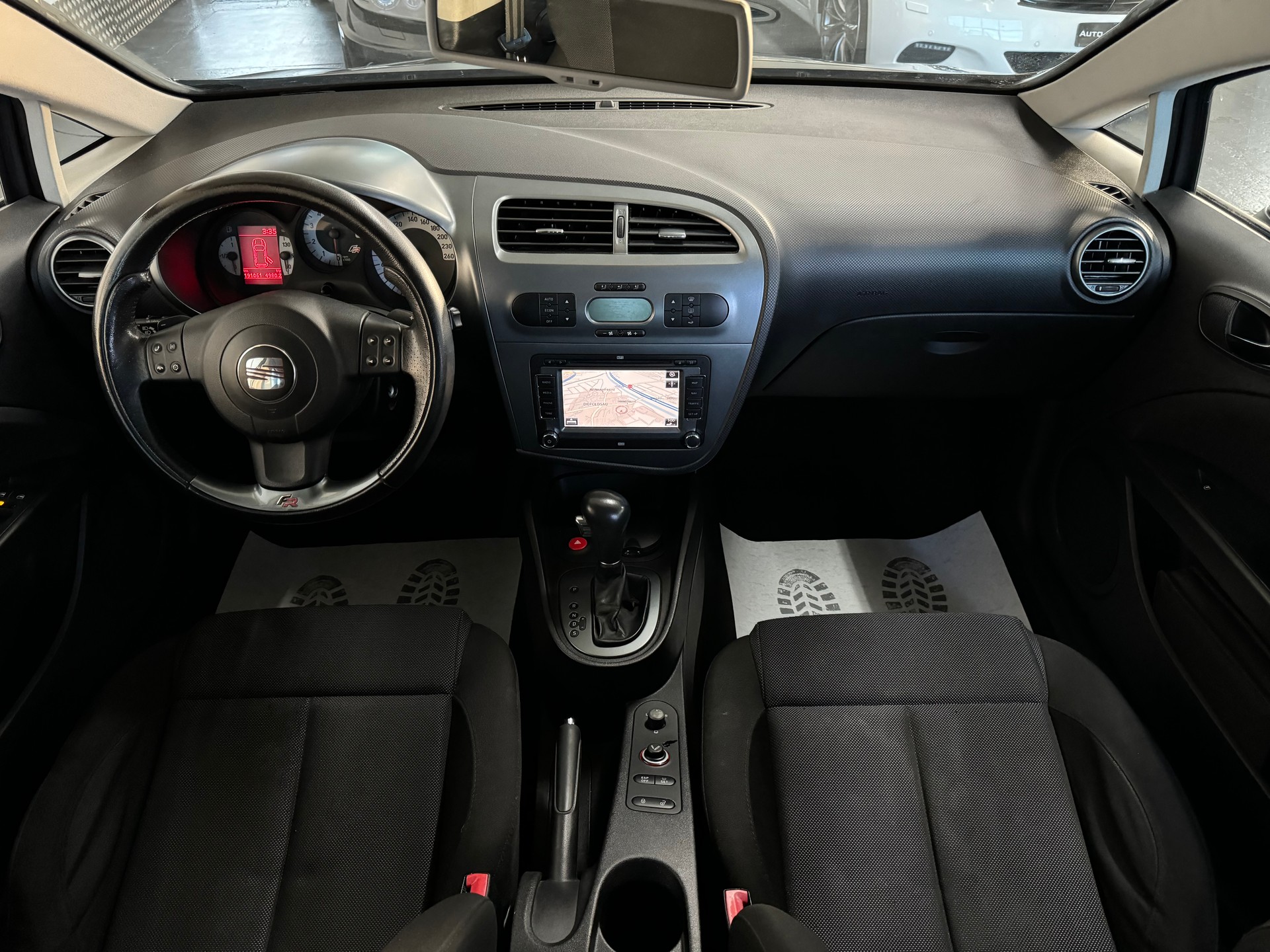 SEAT Leon 2.0 TSI FR-image-11