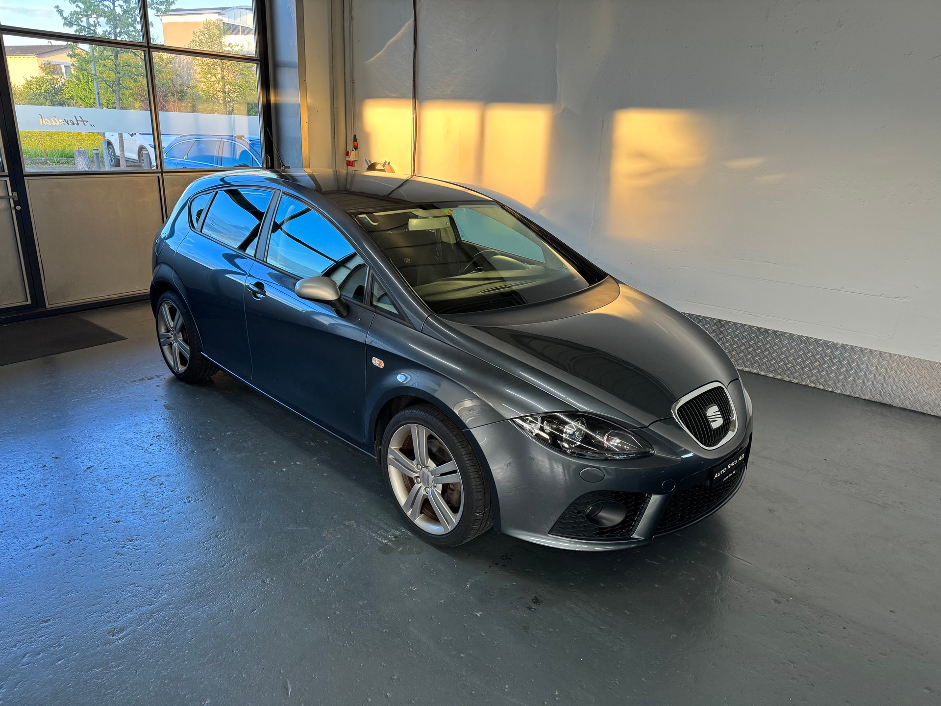 SEAT Leon 2.0 TSI FR-image-0
