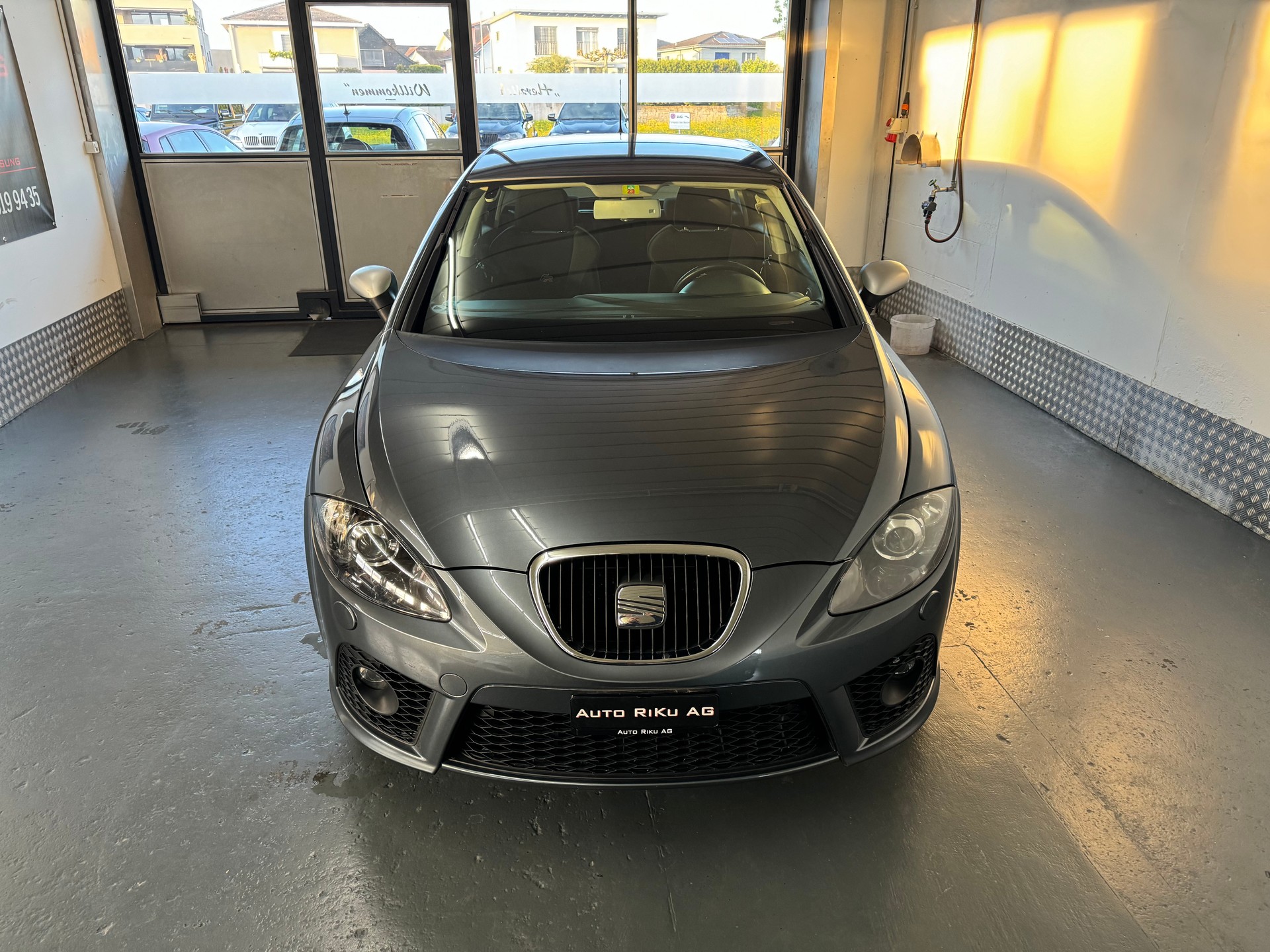 SEAT Leon 2.0 TSI FR-image-2