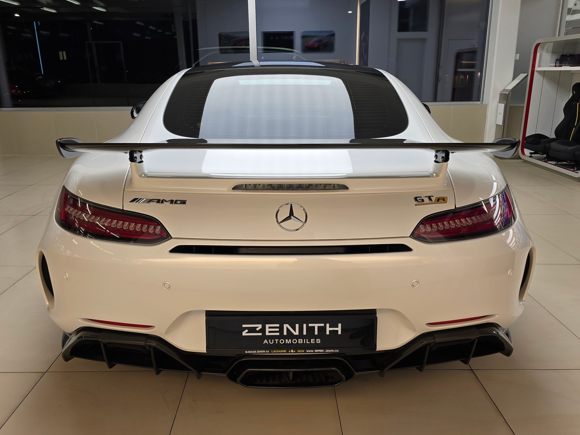 MERCEDES-BENZ AMG GT R Speedshift DCT /// CH Fahrzeug-Gratis-Service ///-image-5
