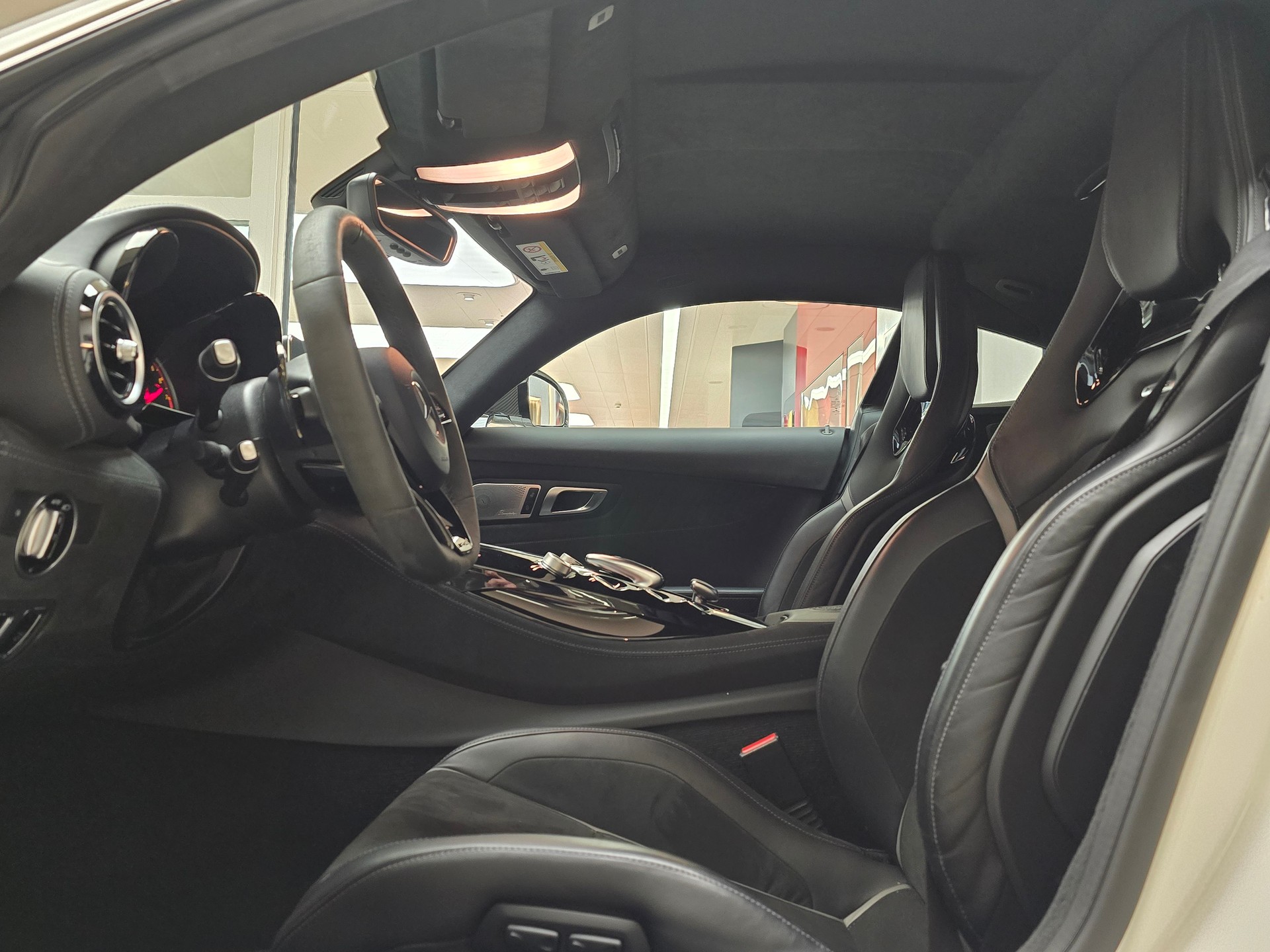 MERCEDES-BENZ AMG GT R Speedshift DCT /// CH Fahrzeug-Gratis-Service ///-image-7