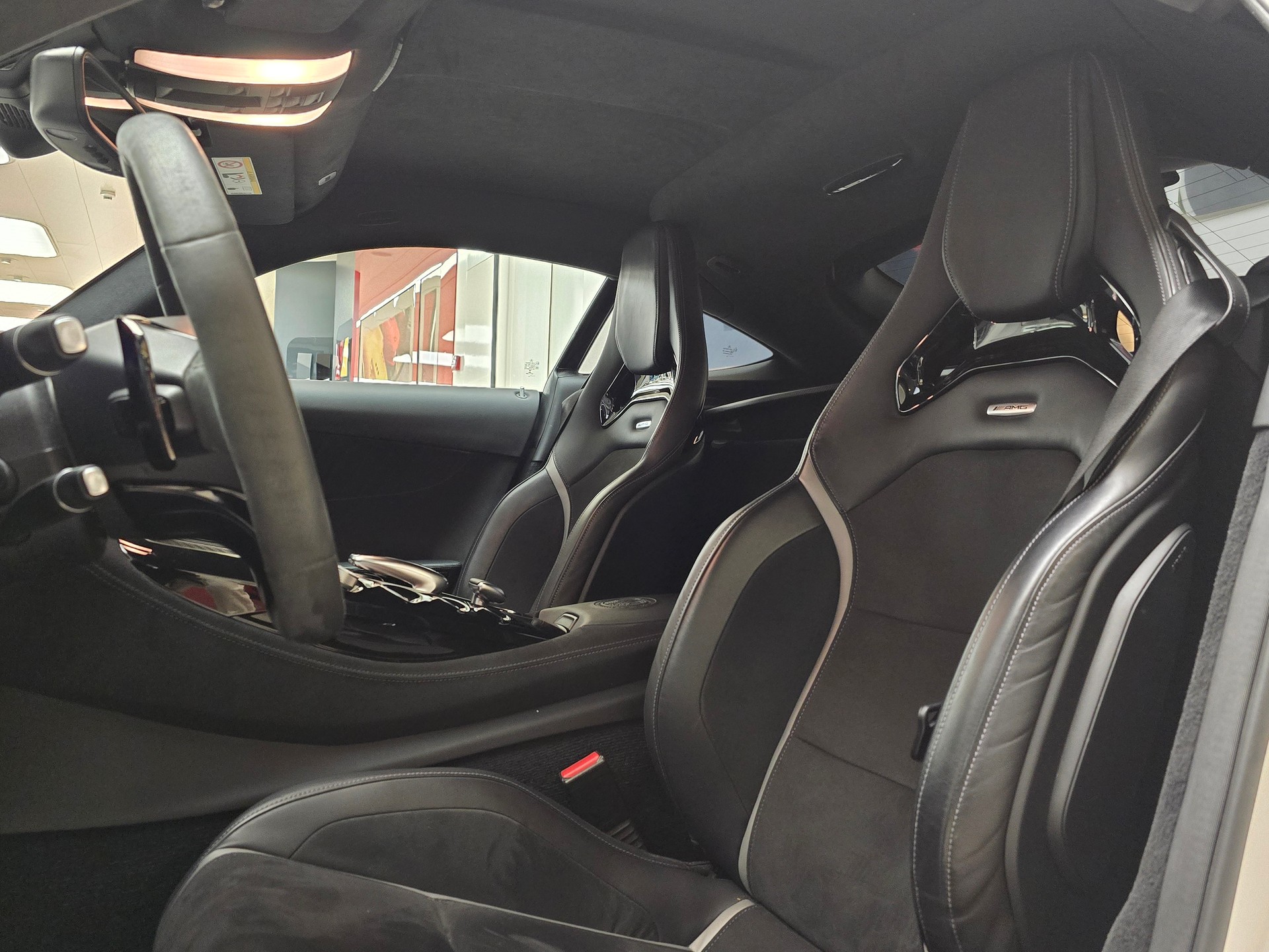 MERCEDES-BENZ AMG GT R Speedshift DCT /// CH Fahrzeug-Gratis-Service ///-image-8