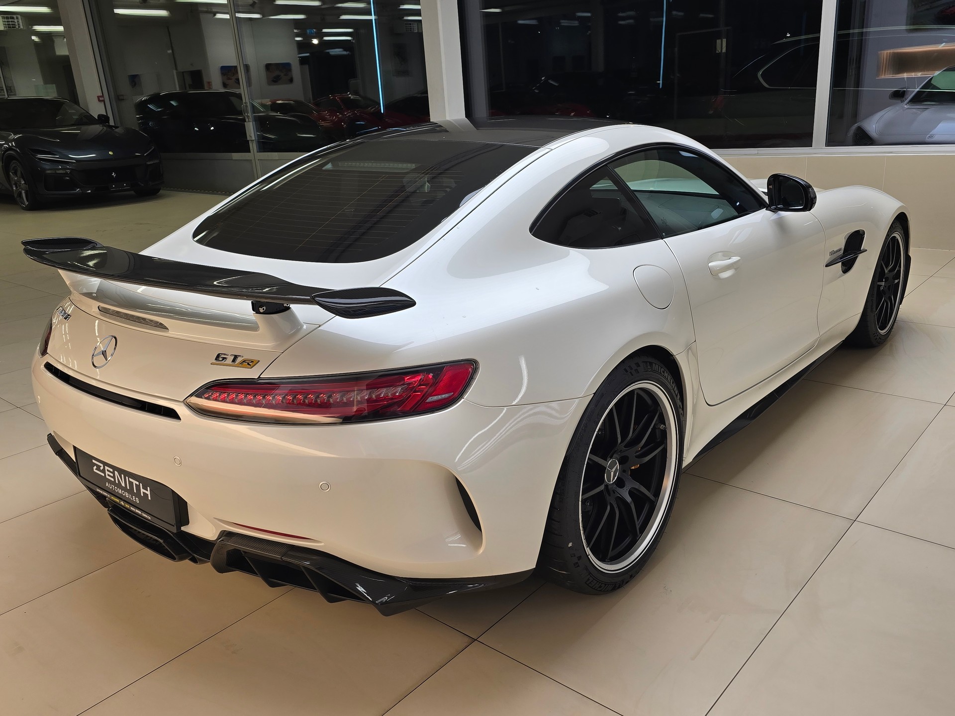 MERCEDES-BENZ AMG GT R Speedshift DCT /// CH Fahrzeug-Gratis-Service ///-image-4