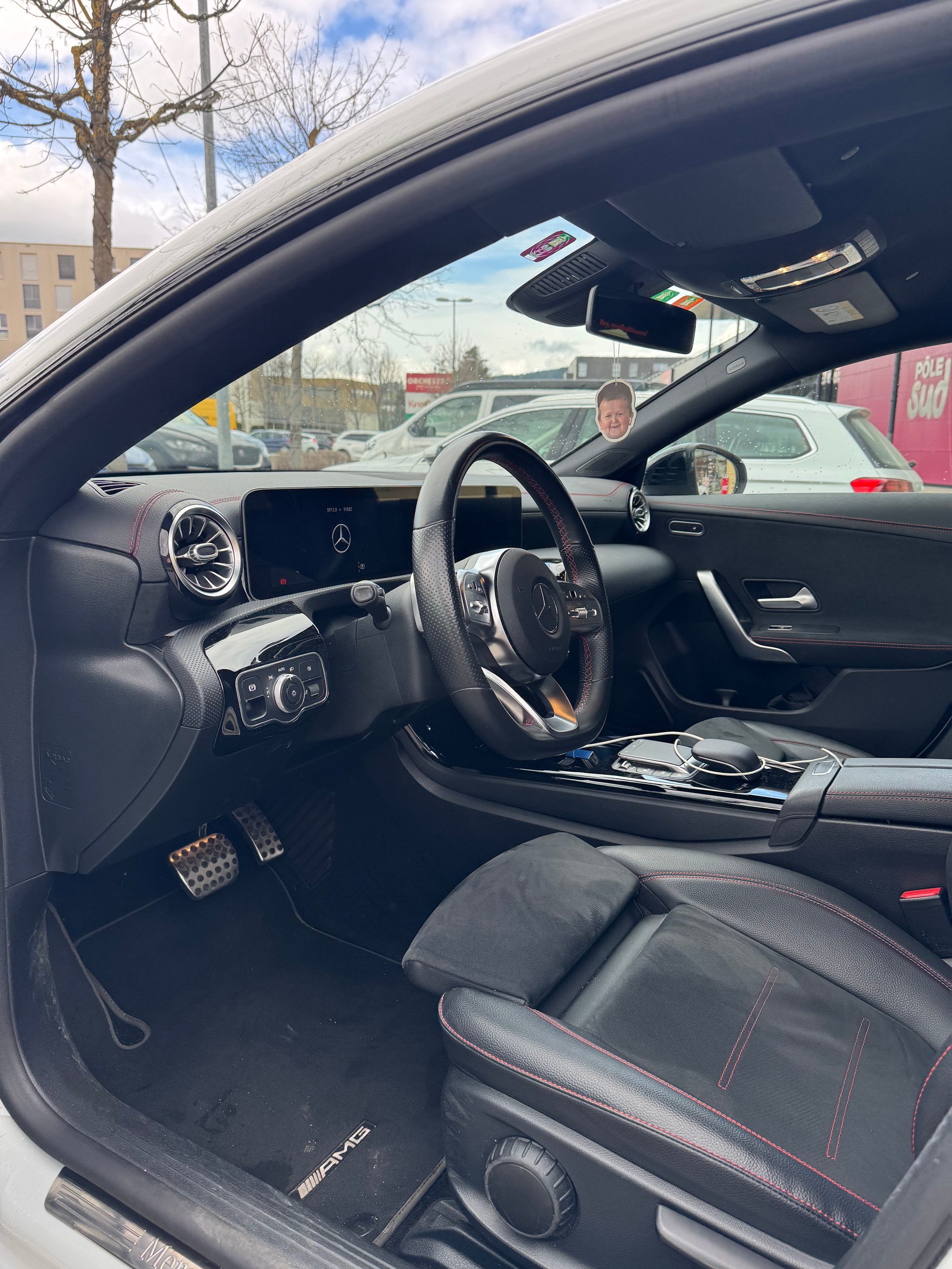 MERCEDES-BENZ CLA Shooting Brake 200 AMG Line 7G-DCT-image-4