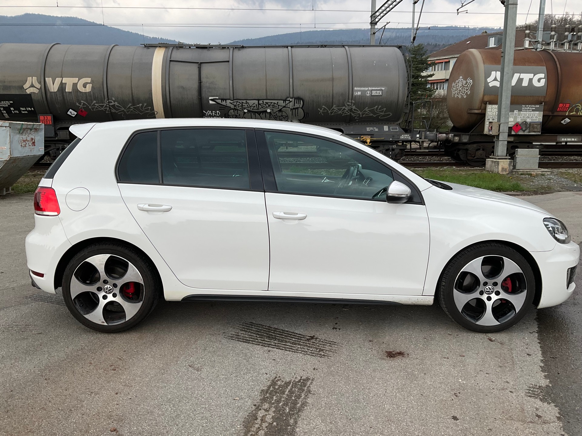 VW Golf 2.0 TSI GTI Edition-image-2