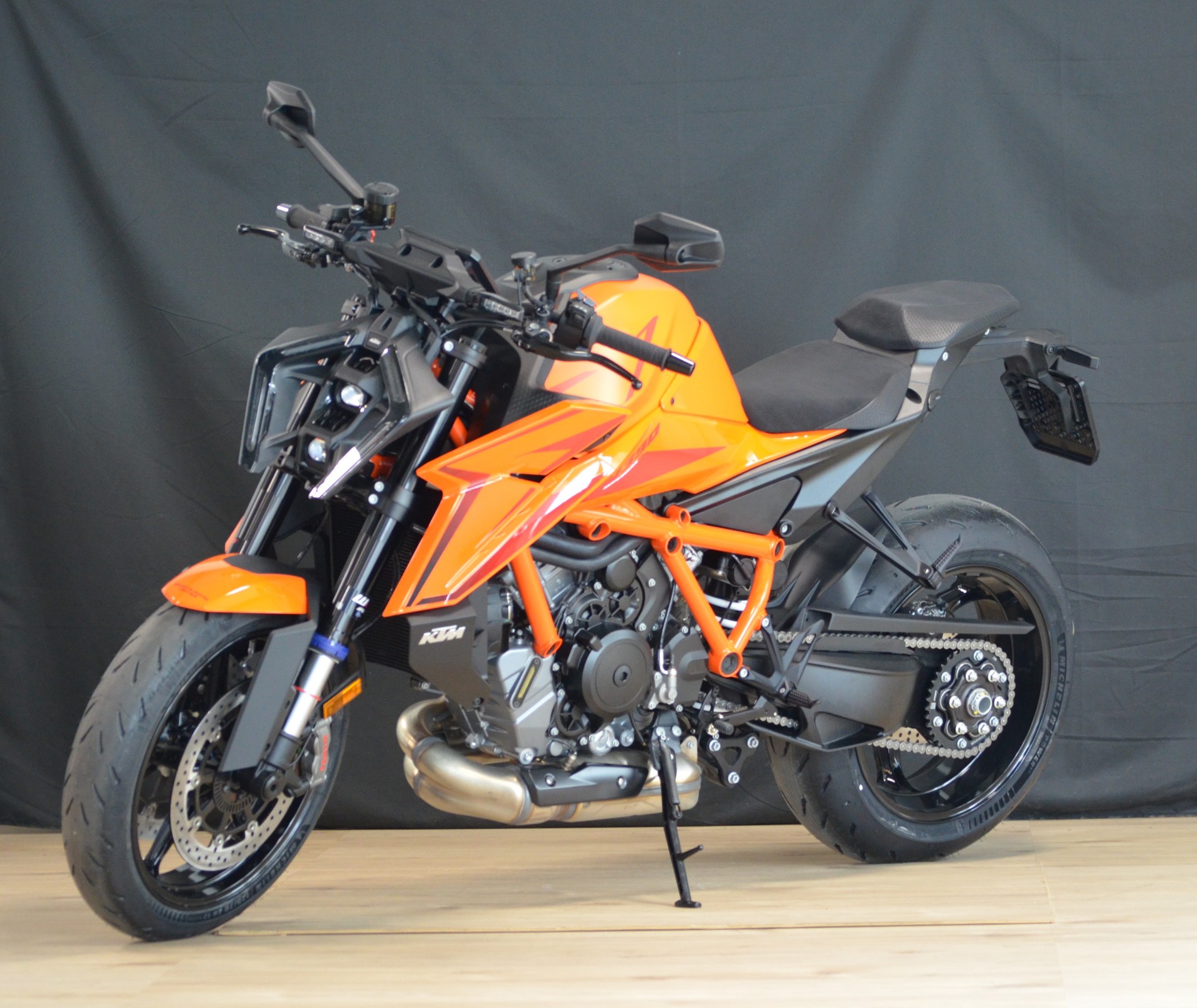 KTM 1390 Super Duke R EVO MY26-showroom-element-1
