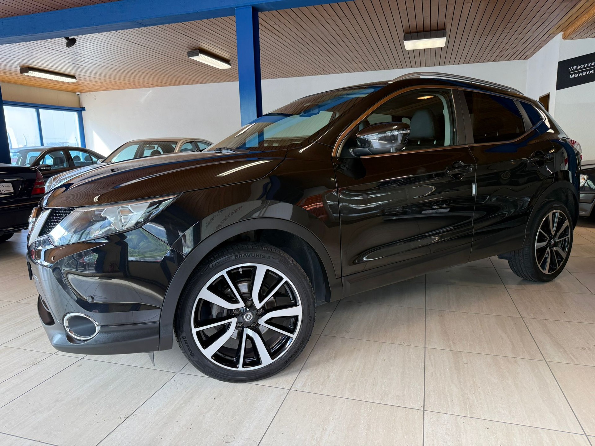 NISSAN Qashqai 1.2 DIG-T Tekna-image-2
