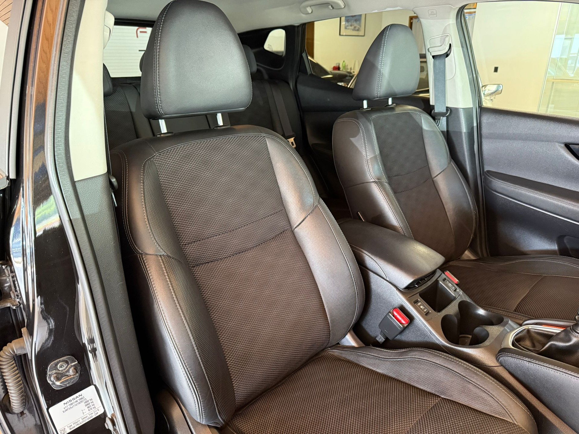 NISSAN Qashqai 1.2 DIG-T Tekna-image-14