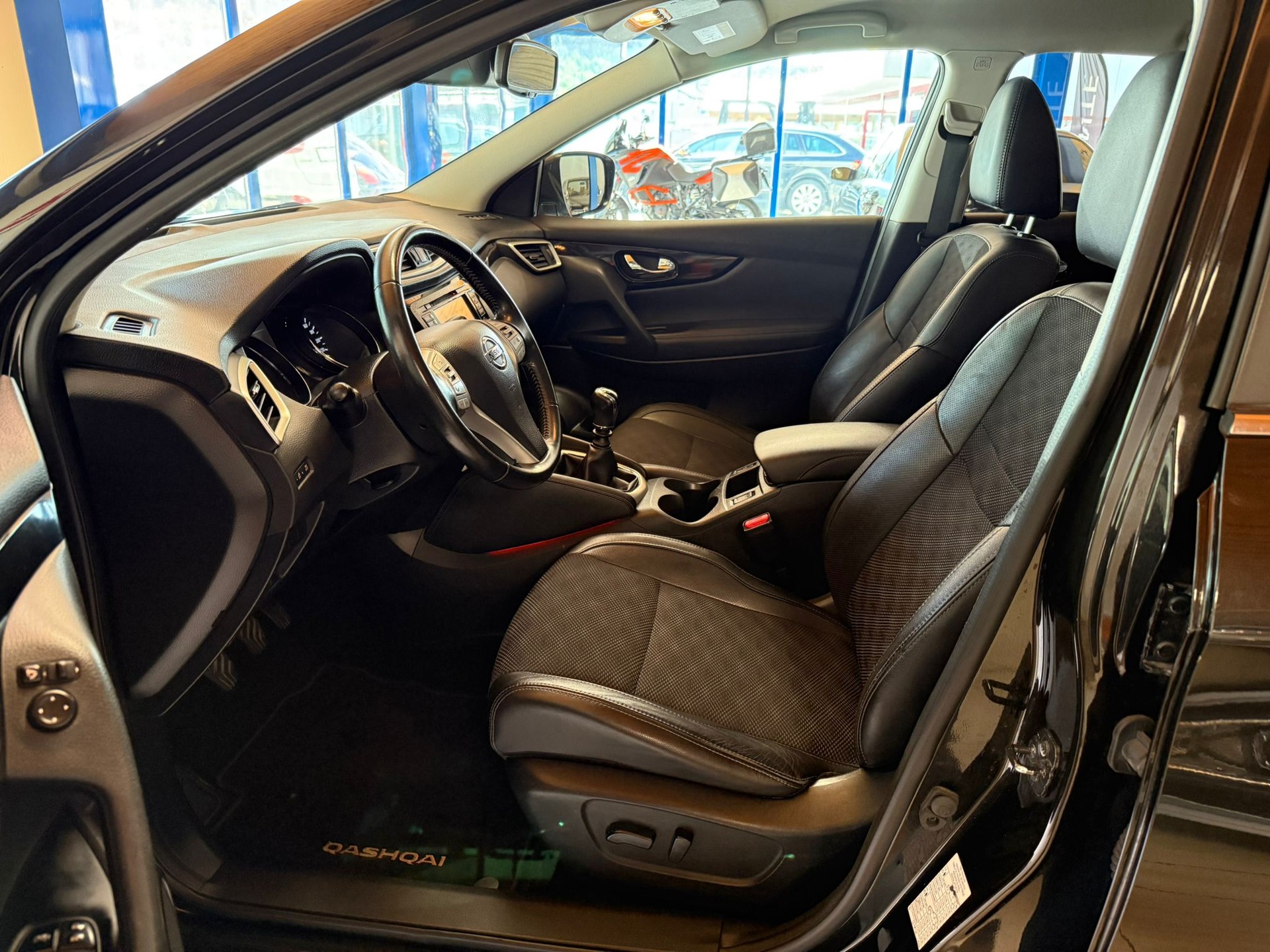 NISSAN Qashqai 1.2 DIG-T Tekna-image-10