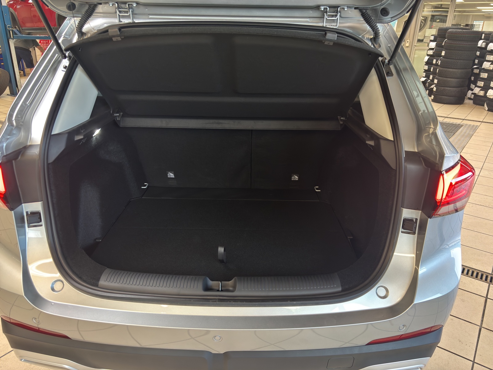 MG ZS 1.5 HEV Luxury-image-6