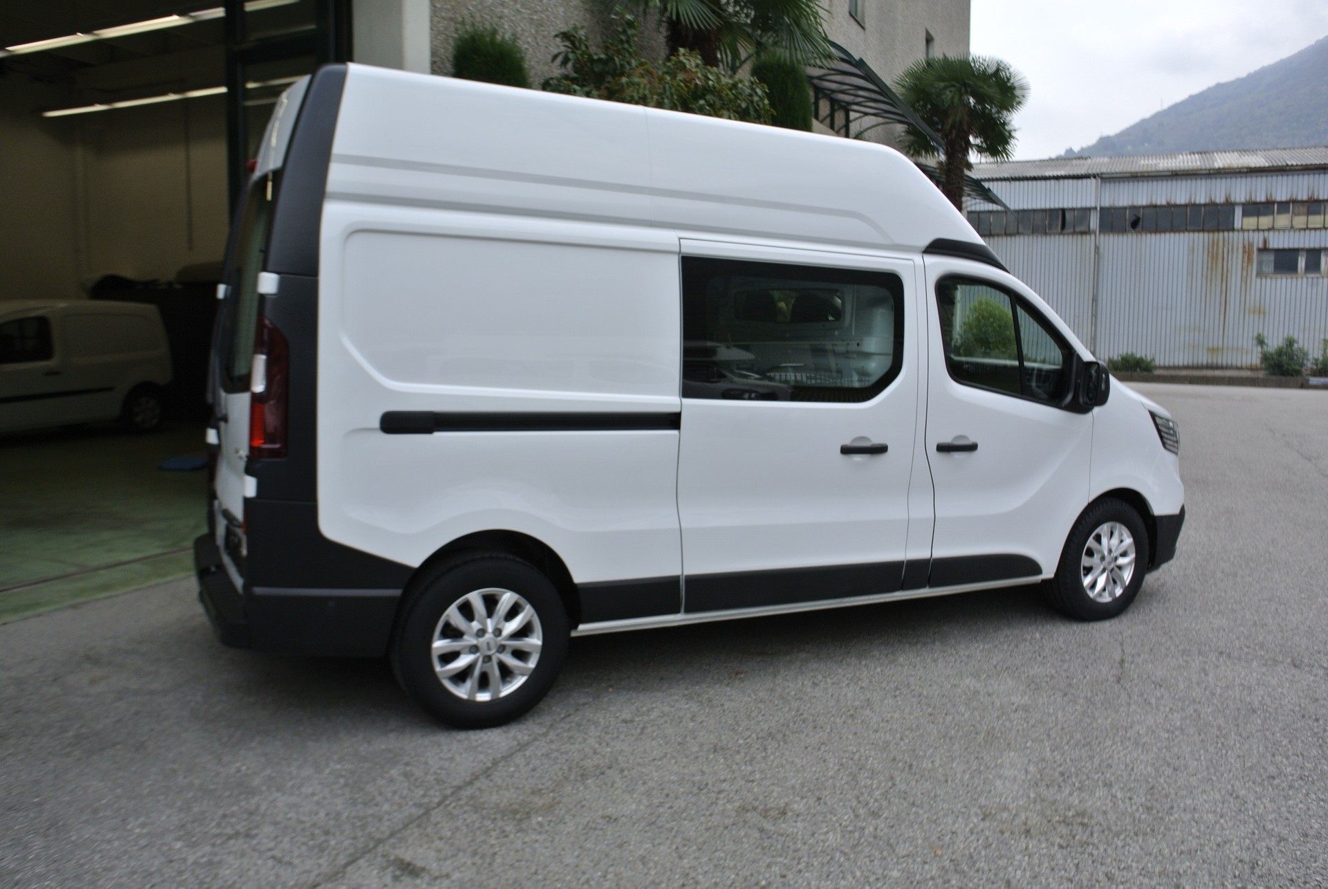 RENAULT Trafic 2.0 Blue dCi 150 3.5t Advance L2H2 IP-image-6