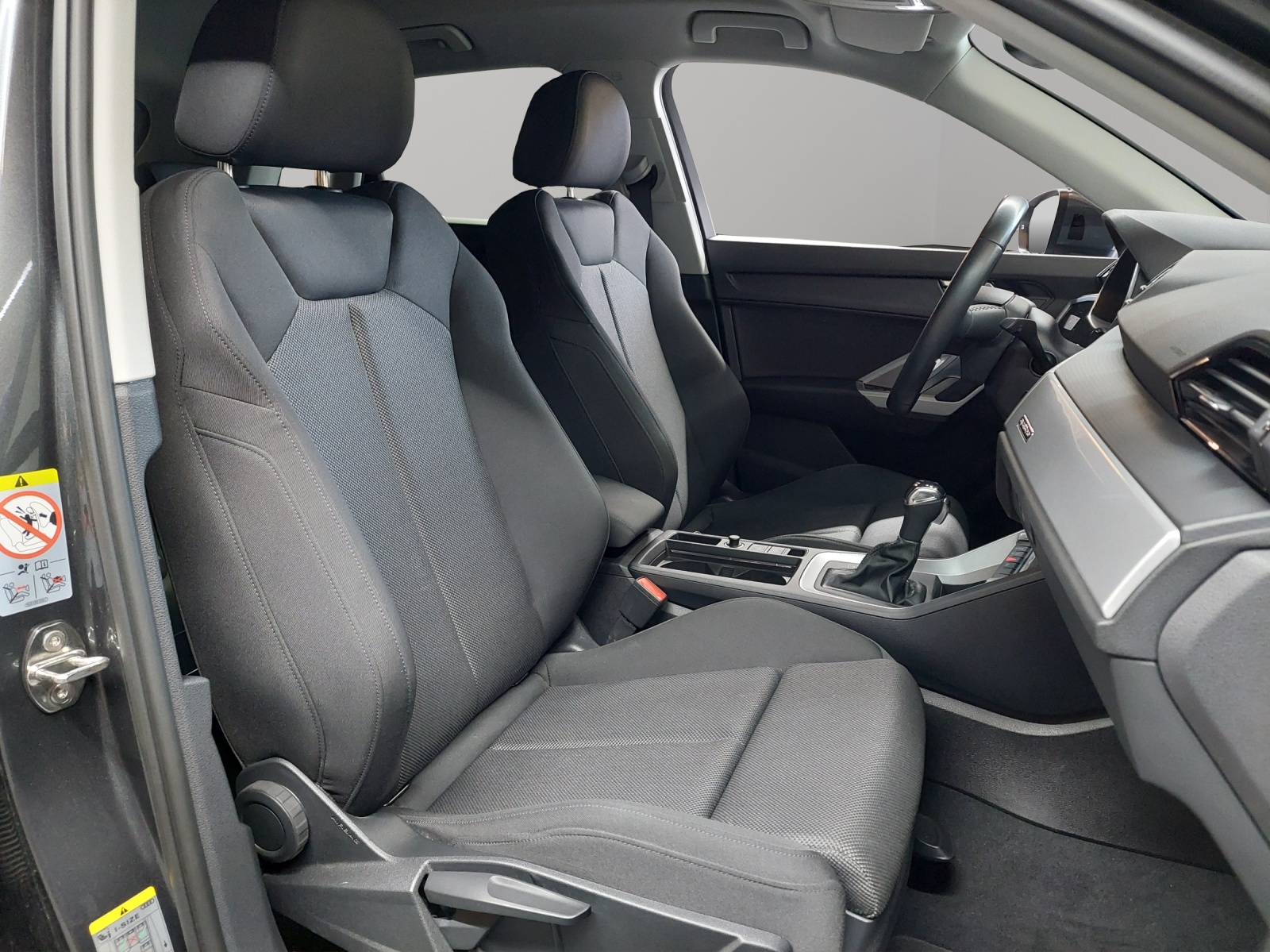 AUDI Q3 35 TDI S line quattro S-tronic-image-8